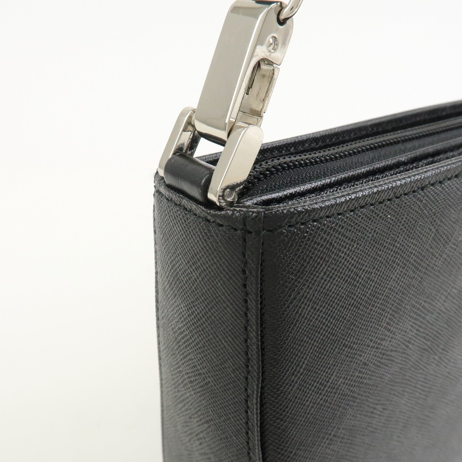 BURBERRY Embosed Leather Shoulder Bag Hand Bag Shoulder Bag Black