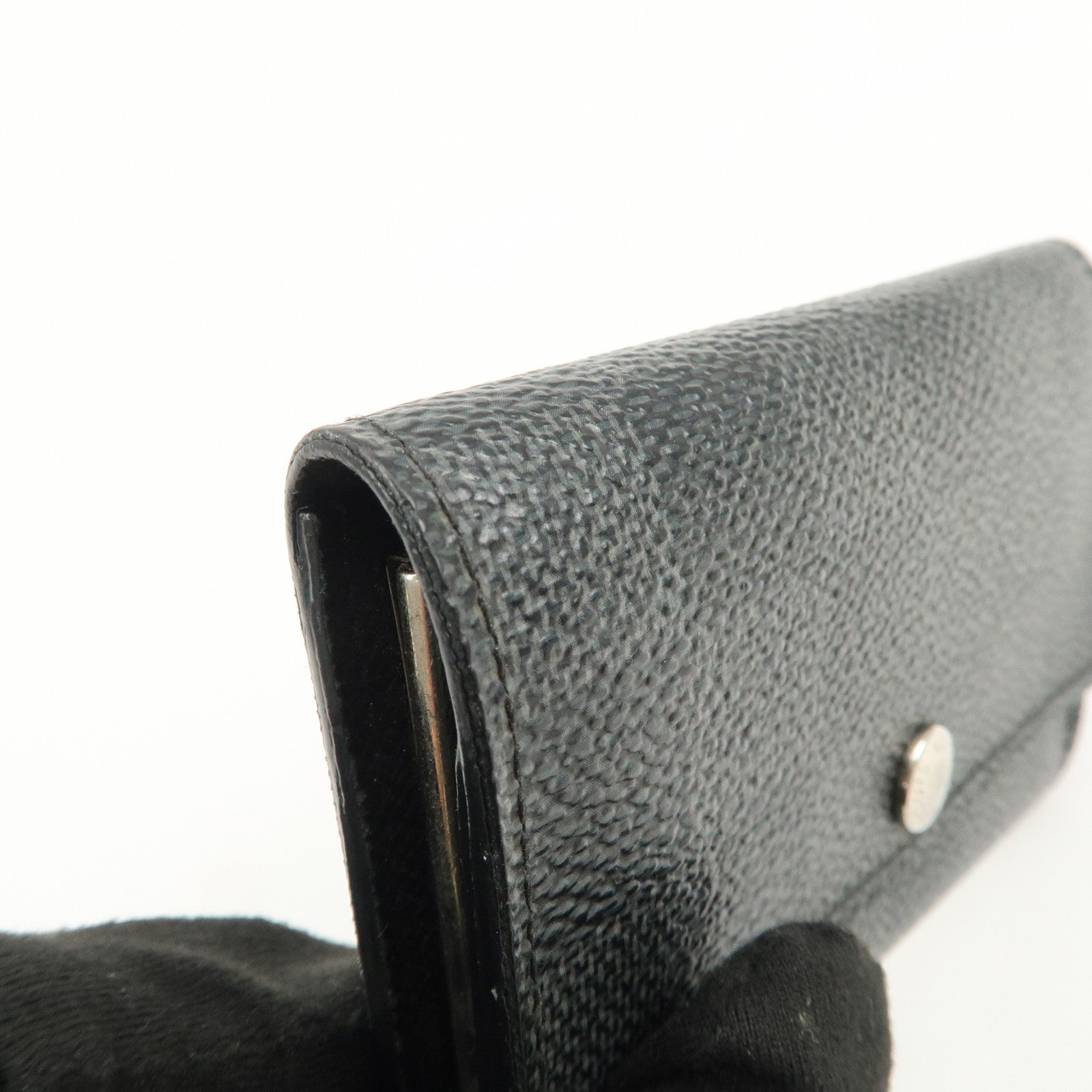 Louis Vuitton Damier Graphite Multicle 6 Key Case Gray Black N62662