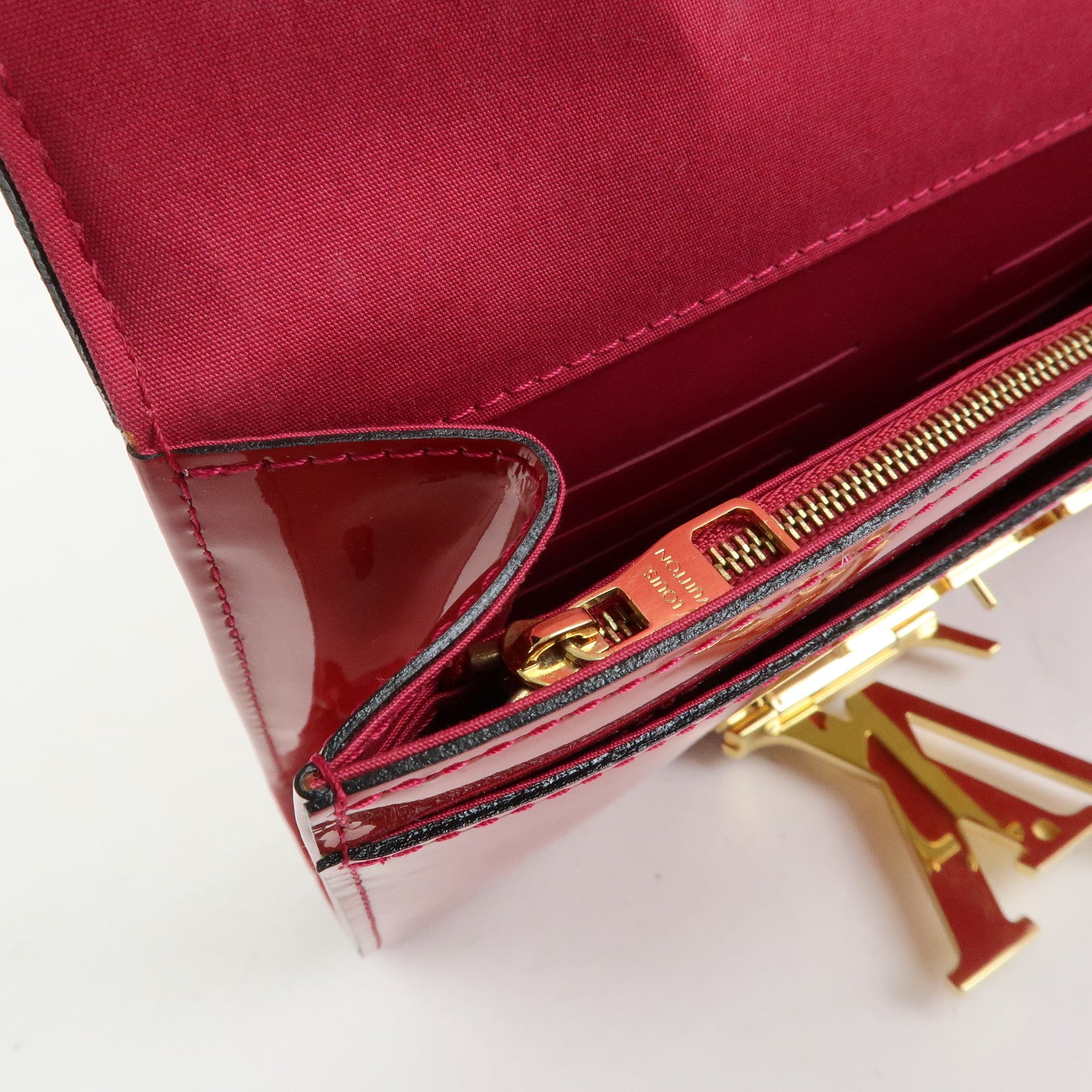 Louis Vuitton Vernis Leather Pochette Louise EW Clutch Bag M94270