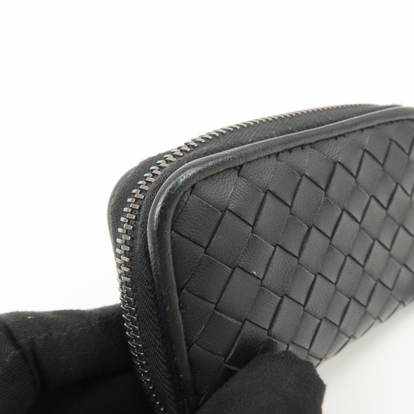 BOTTEGA VENETA Intrecciato Leather Round Zippy Coin Case 114075