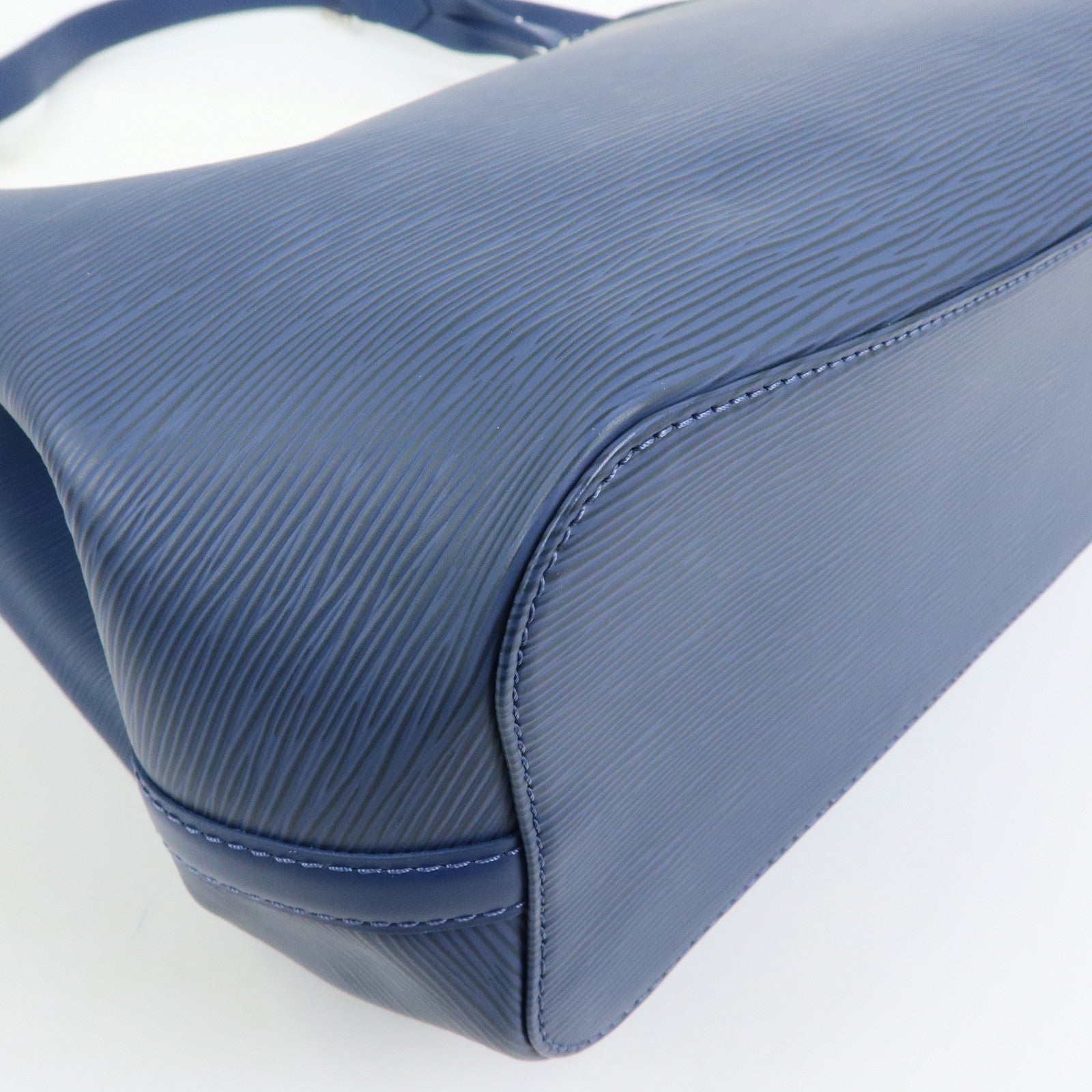 Louis Vuitton Epi Mandala GM Leather Shoulder Bag Myrtille M5892G