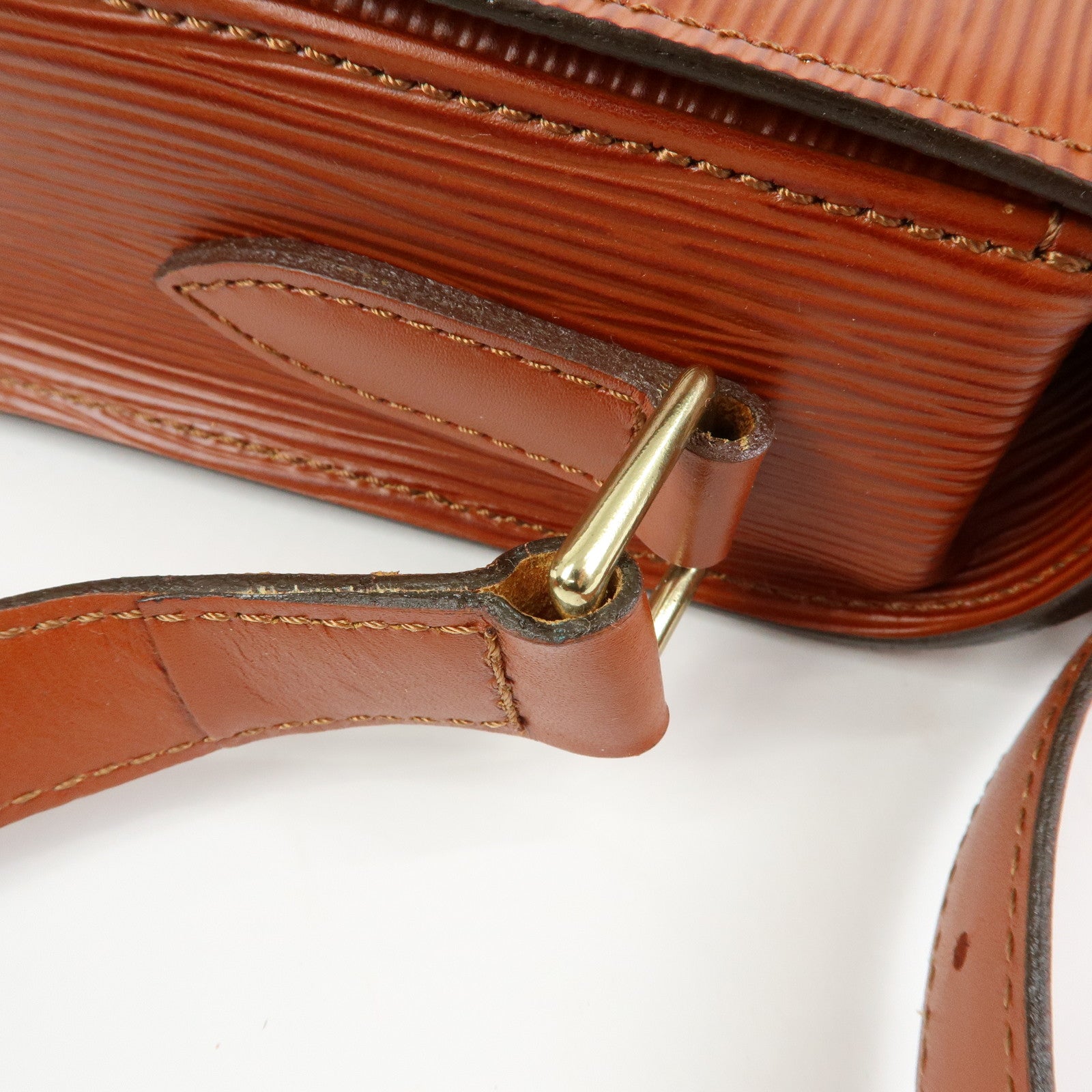 Louis Vuitton Epi Saint Cloud Shoulder Bag Kenya Brown M52193