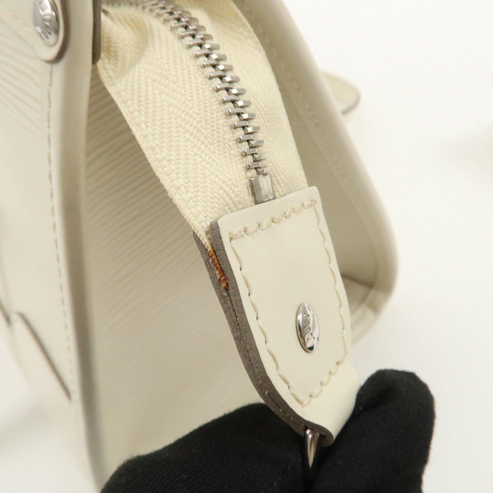 Louis Vuitton Epi Madeleine PM Hand Bag Ivoire White M5933J