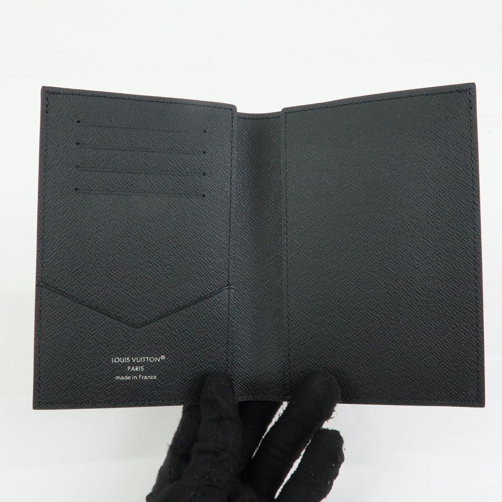 Louis Vuitton Monogram Eclipse Couverture de Passeport NM M64501