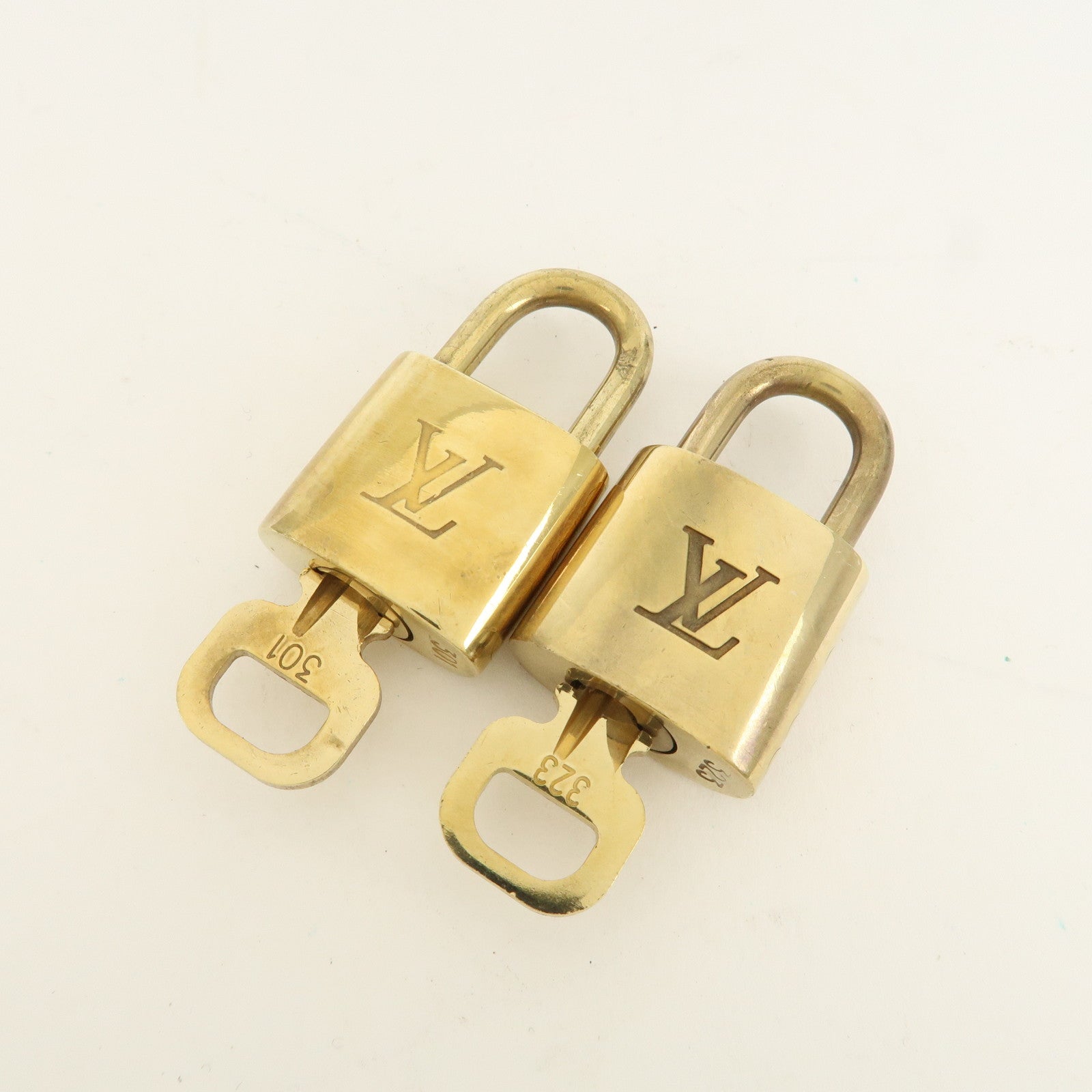 Louis Vuitton Set of 10 Lock & Key Cadena Key Lock Metal Gold Used
