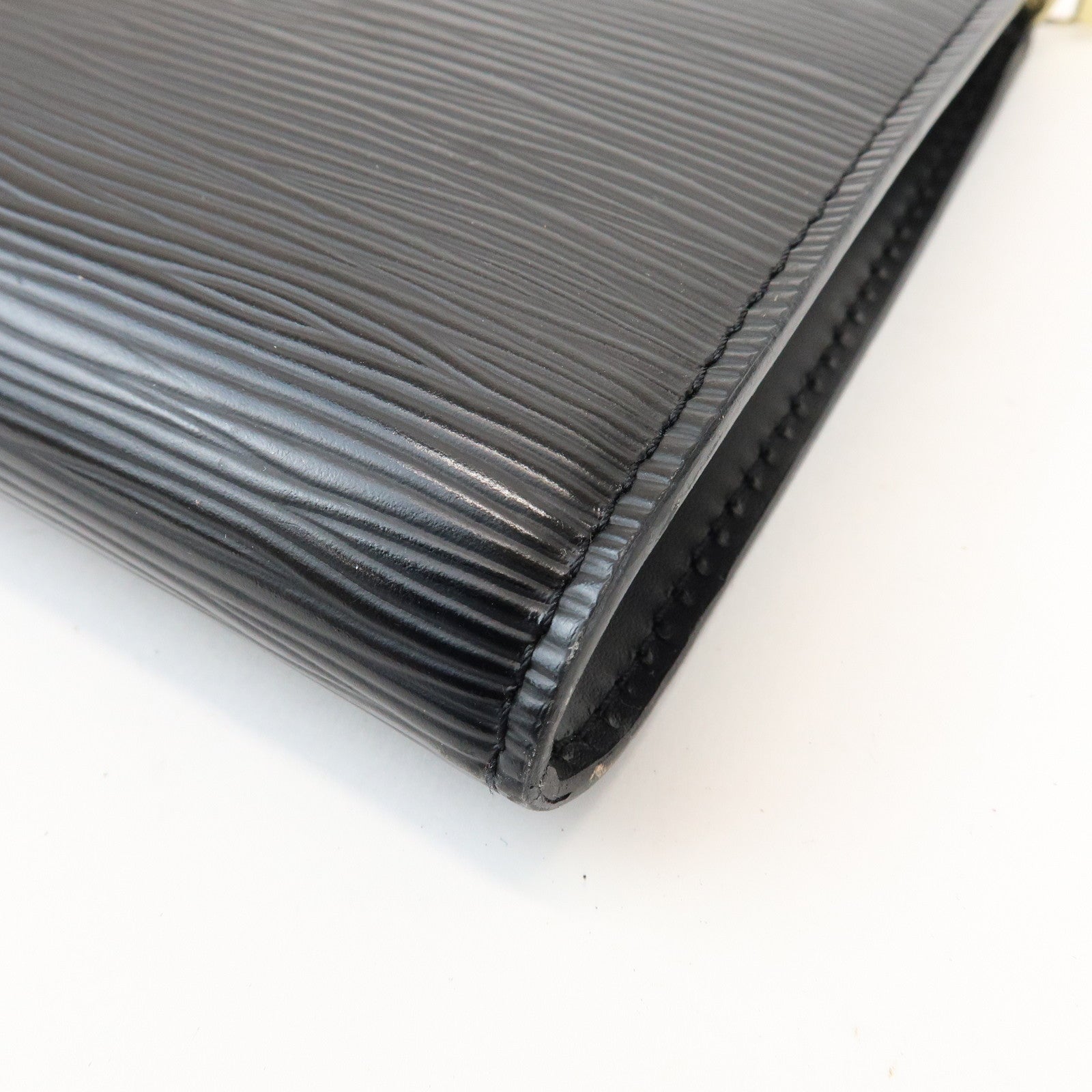 Louis Vuitton Epi Pochette Accessoires Clutch Bag Noir M52942