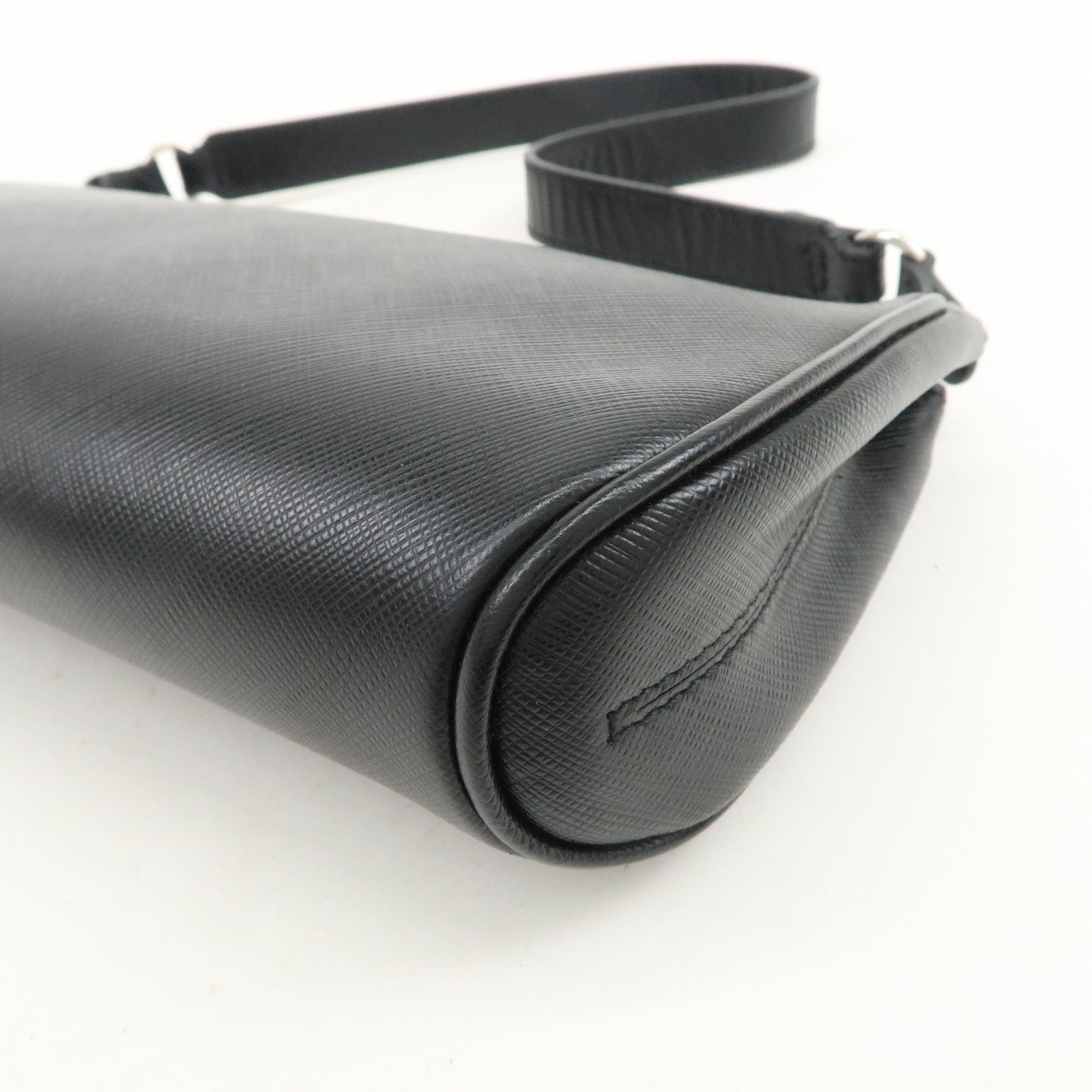 Ferragamo Gancini Leather Shoulder Bag Hand Bag Black