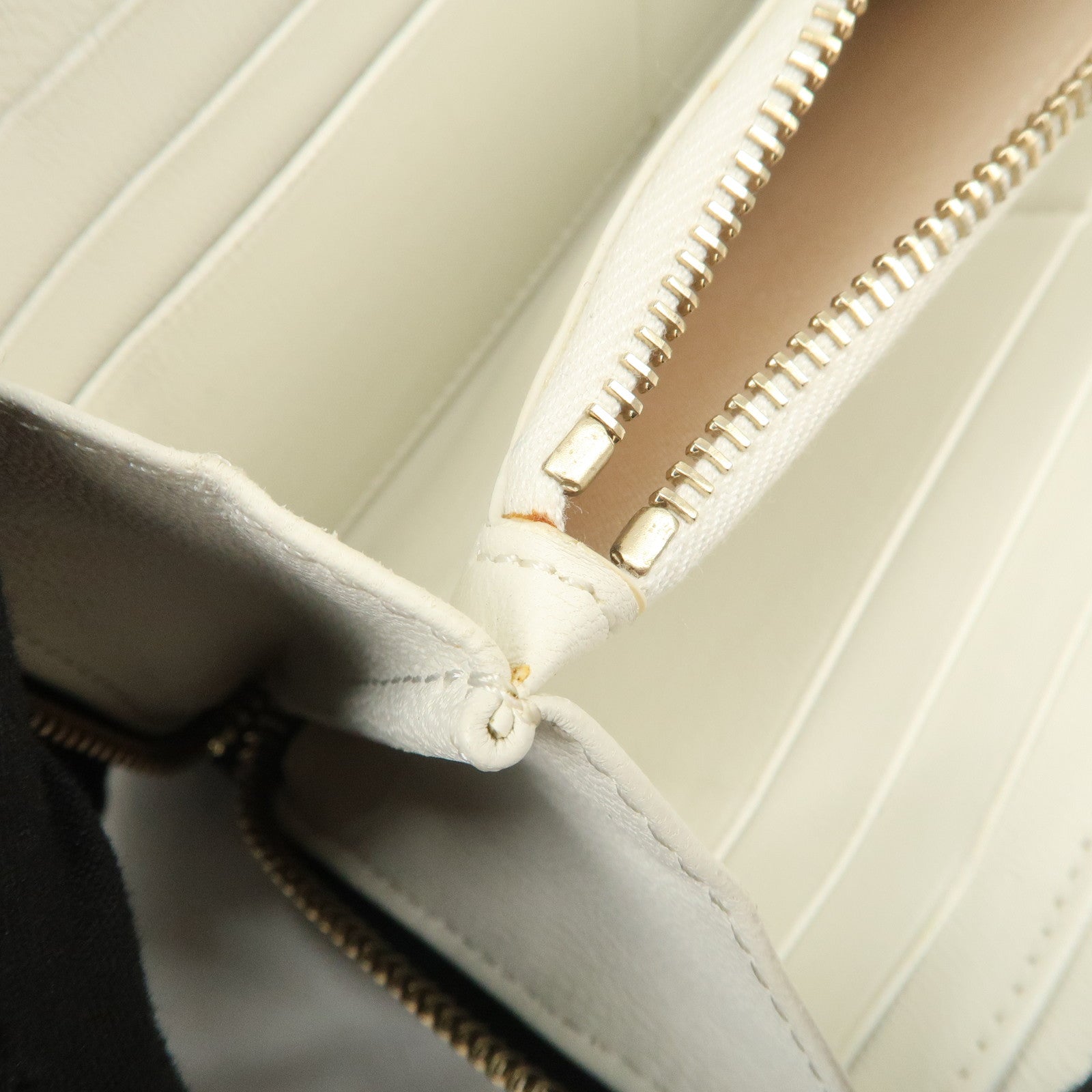 Chloe Logo Leather Round Zippy Long Wallet Black