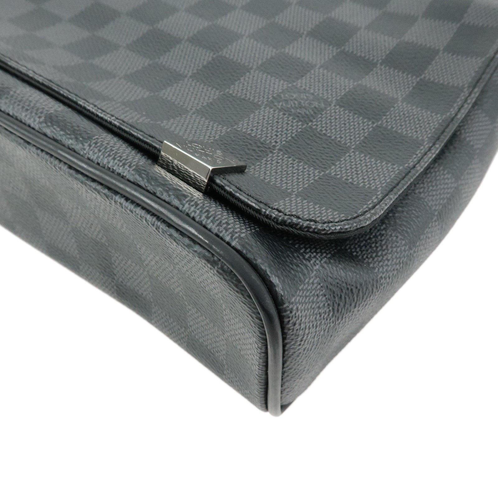 Louis Vuitton Damier Graphite District PM NM Crossbody Bag N41028