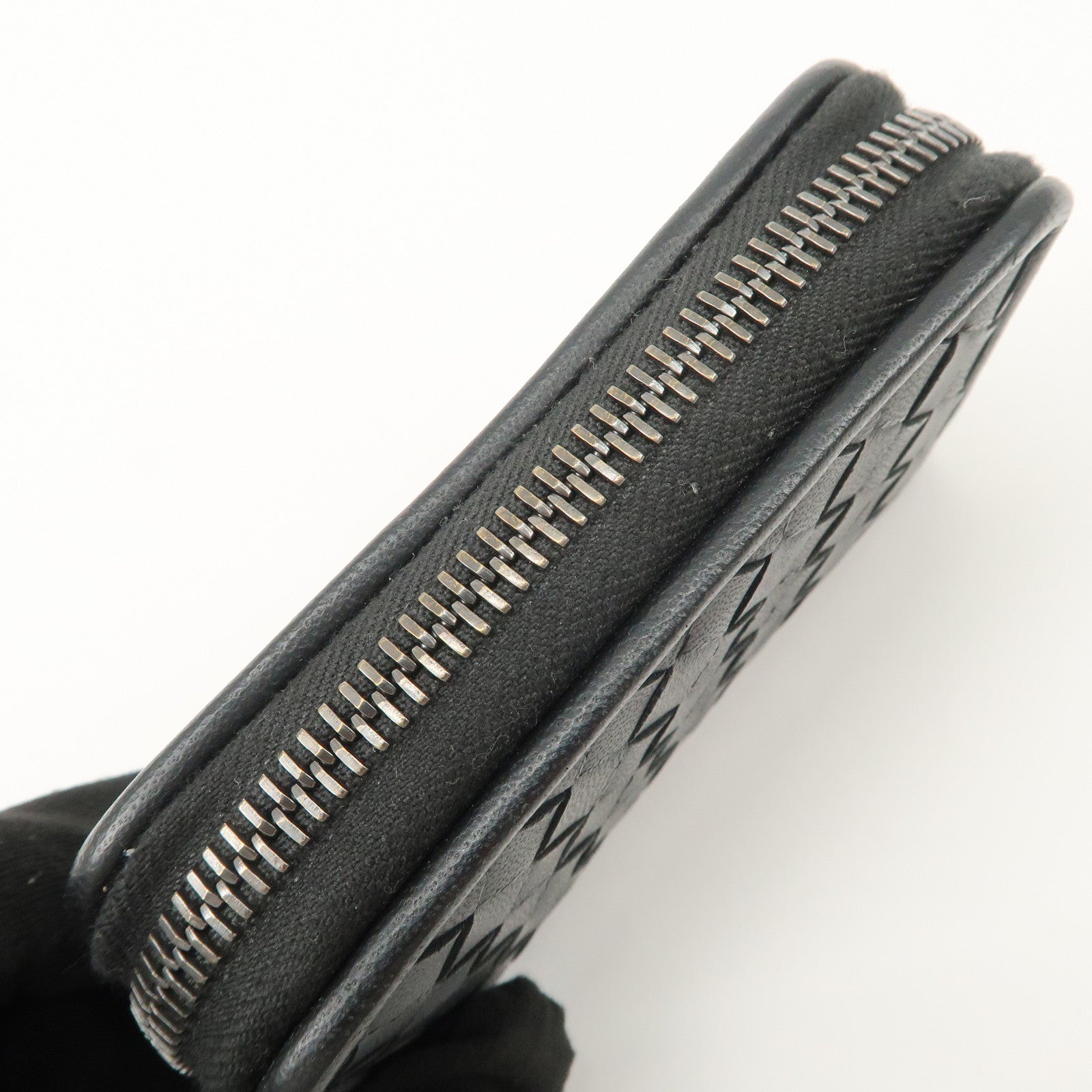 BOTTEGA VENETA Intrecciato Leather Round Zippy Coin Case 114075