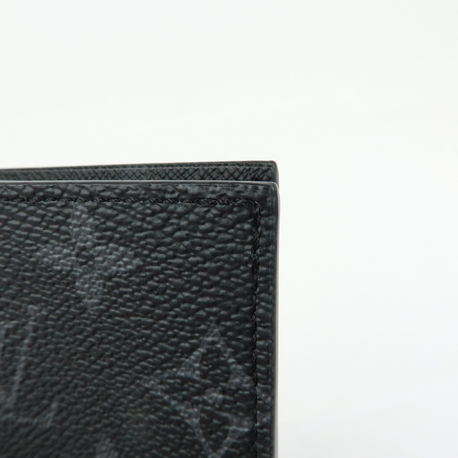 Louis Vuitton Monogram Eclipse Couverture de Passeport NM M64501