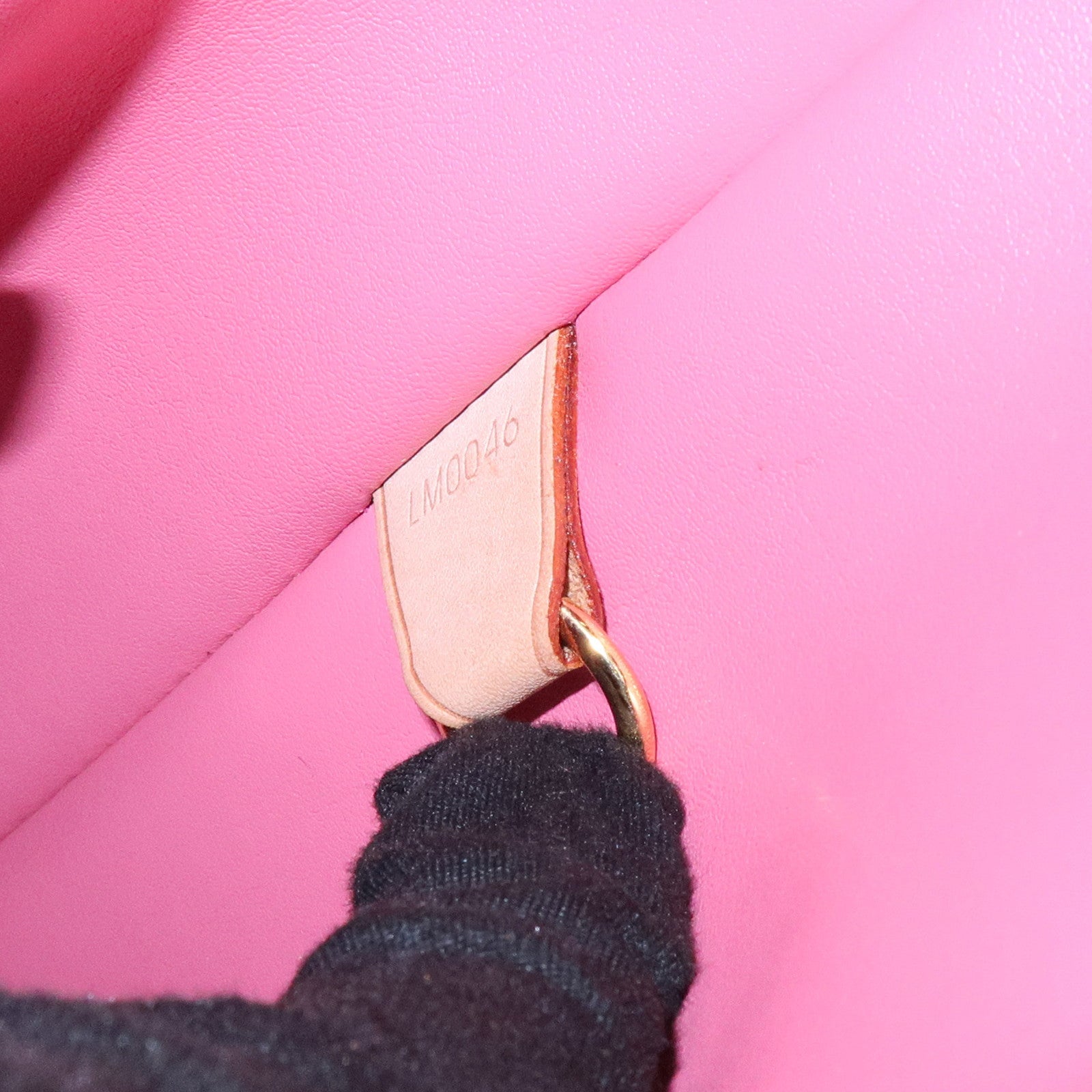 Louis Vuitton Monogram Vernis Houston Hand Bag Framboise N9135F