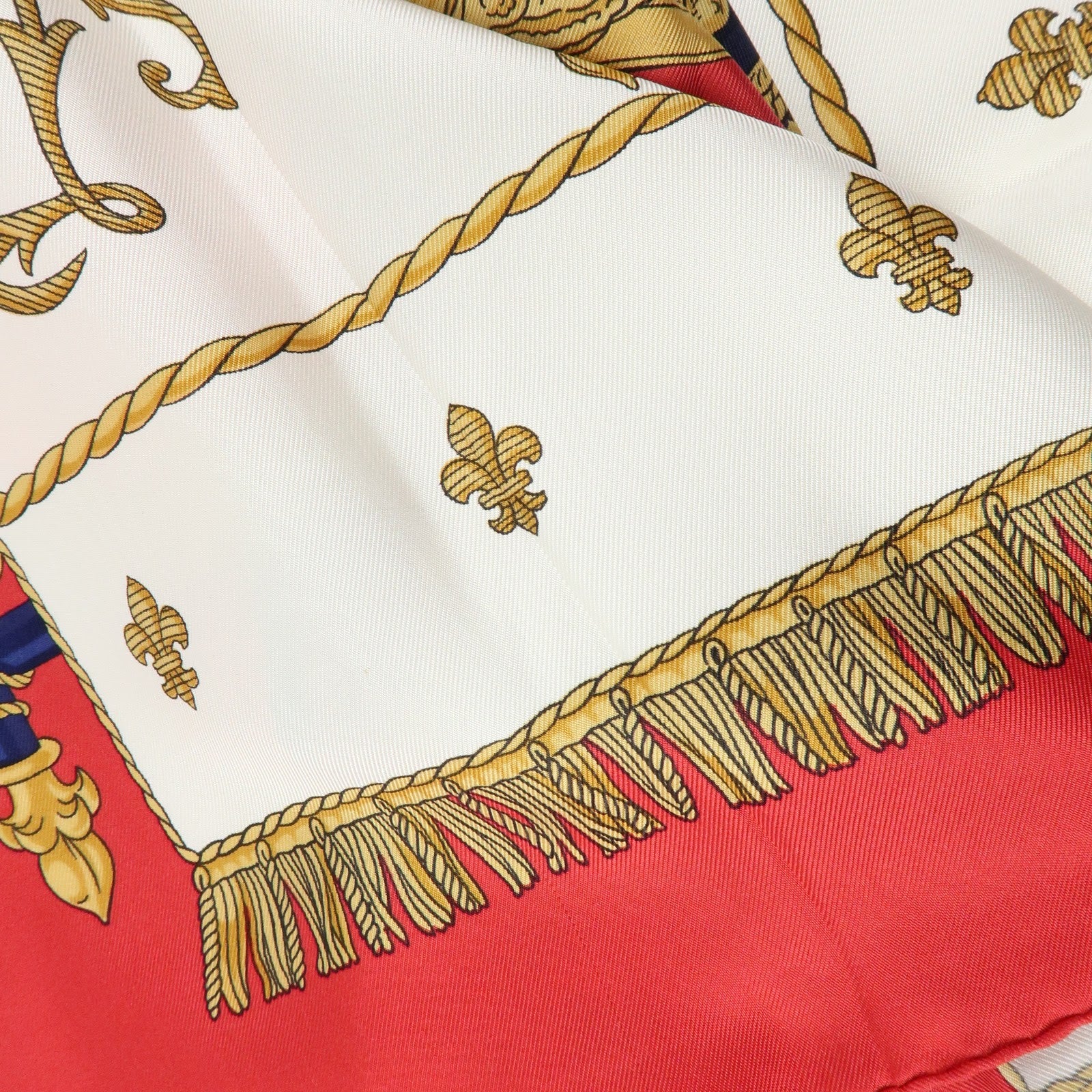 HERMES Carre 90 Silk 100% Scarf VUE DU CARROSSE DE LA GALERE White