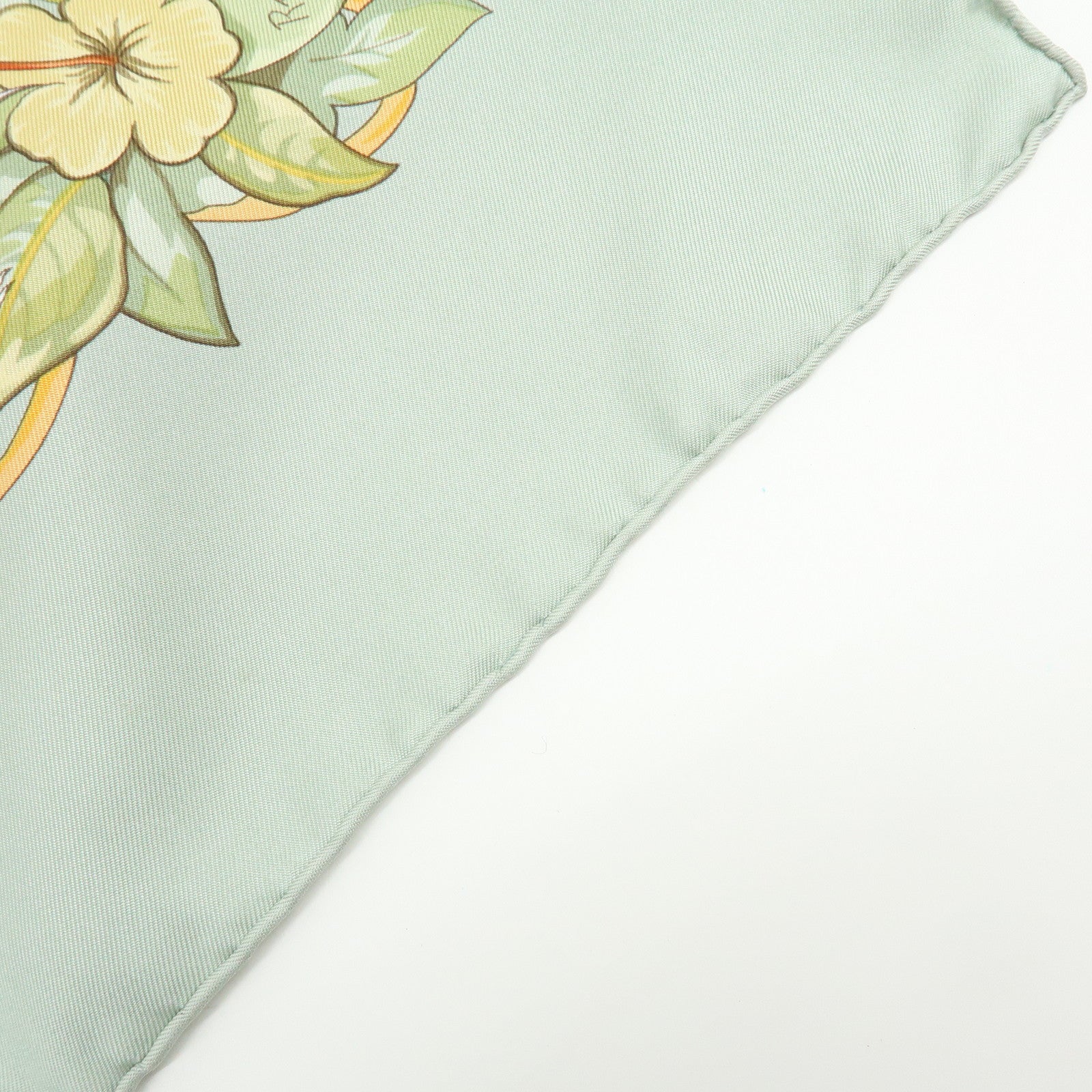 HERMES Carre 90 Silk 100% Scarf JUNGLE LOVE Light Green Ivory