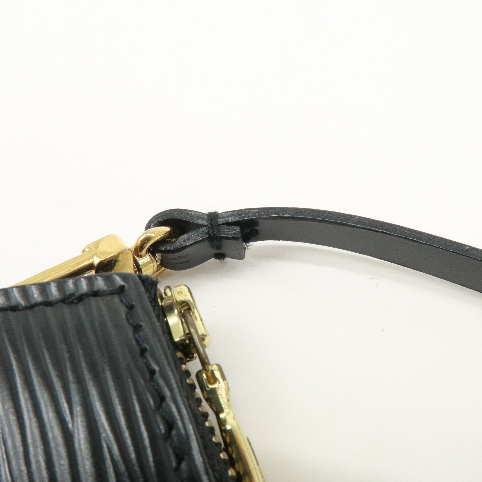 Louis Vuitton Epi Pochette Accessoires Hand Bag Noir M52942