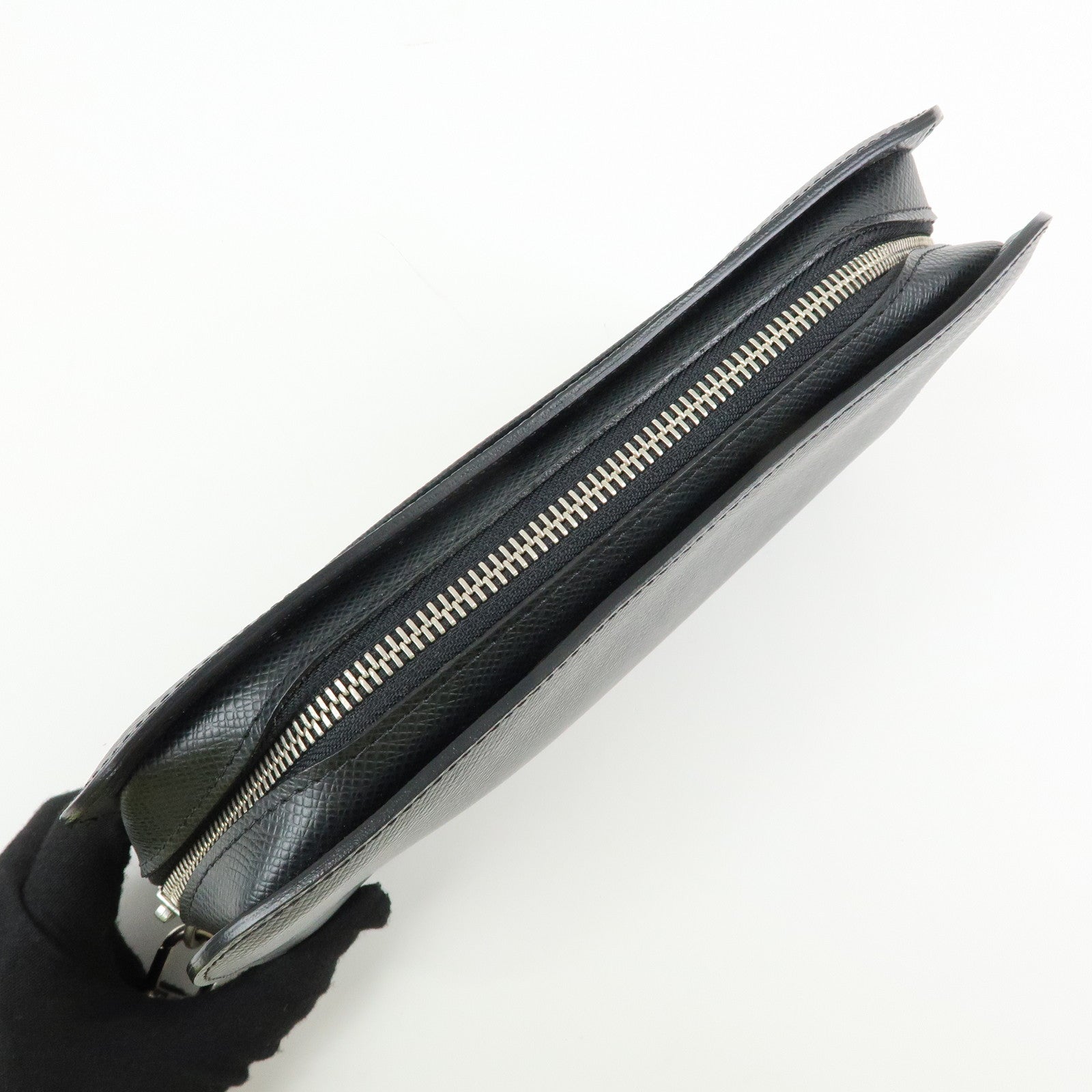 Louis Vuitton Taiga Baikal Leather Clutch Bag Pouch Ardoise M30182