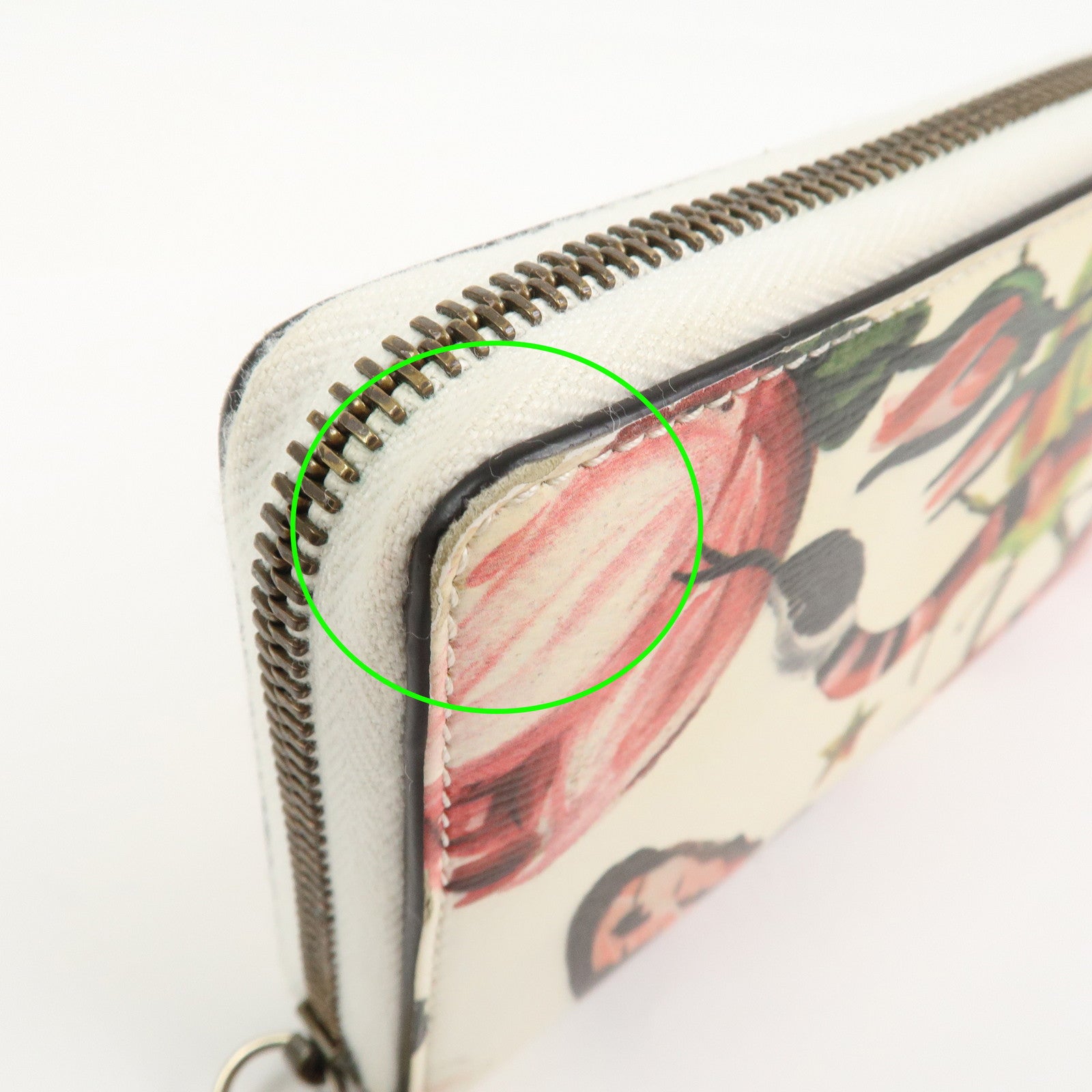 GUCCI Leather Round Zippy Long Wallet White 410102