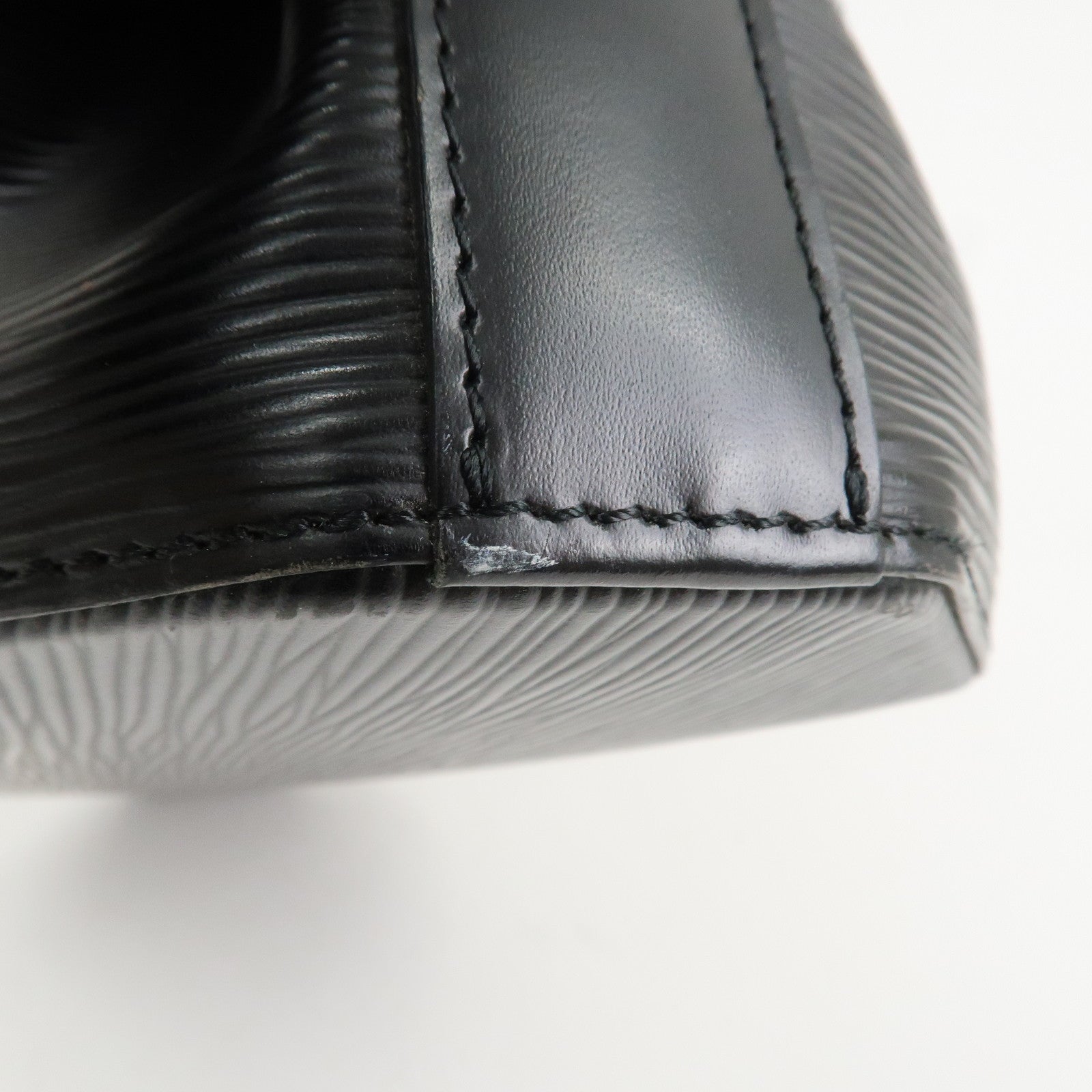 Louis Vuitton Epi Leather Sac D'epaule PM Bucket Bag Black M80157