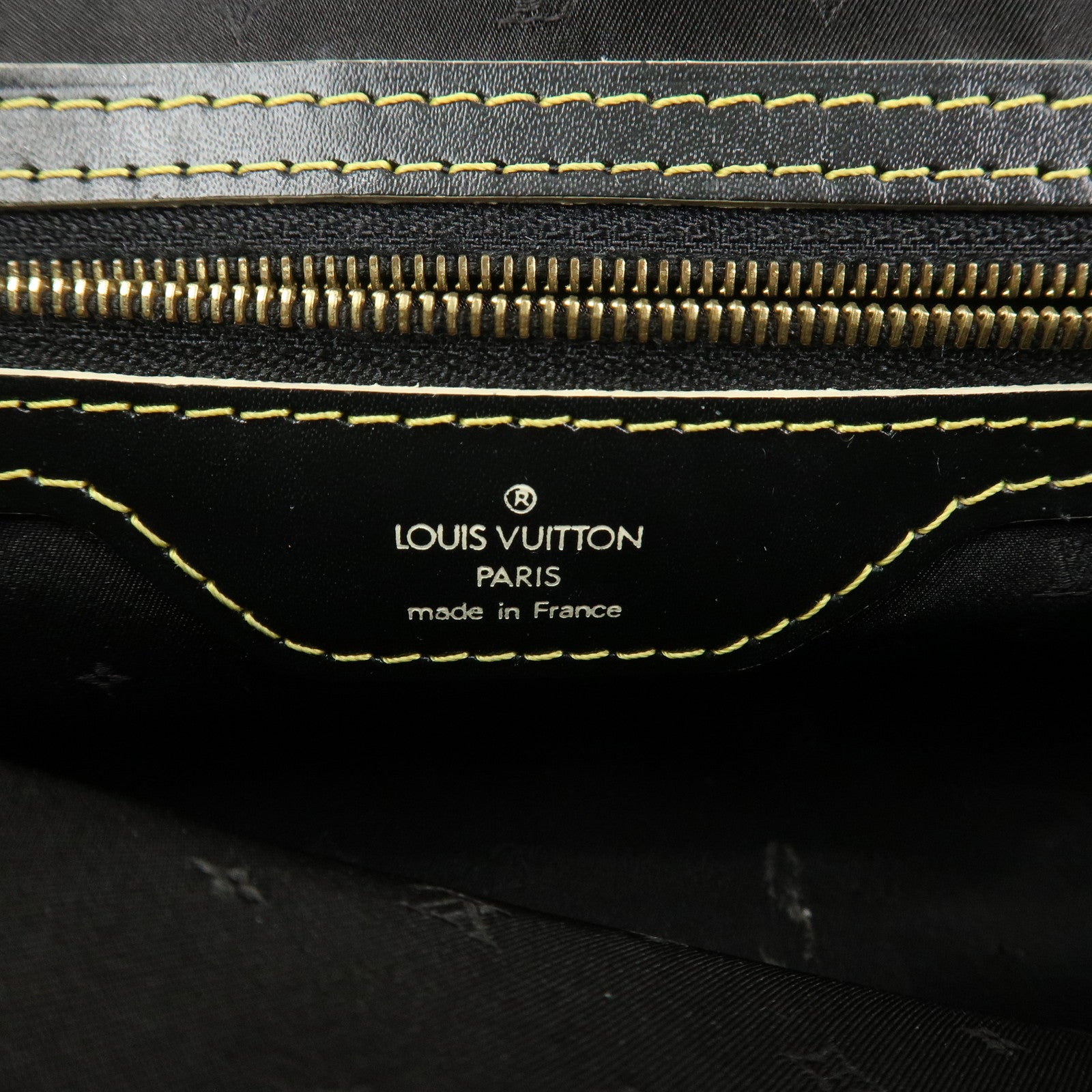 Louis Vuitton Suhari Confidant Leather Shoulder Bag Noir M91784
