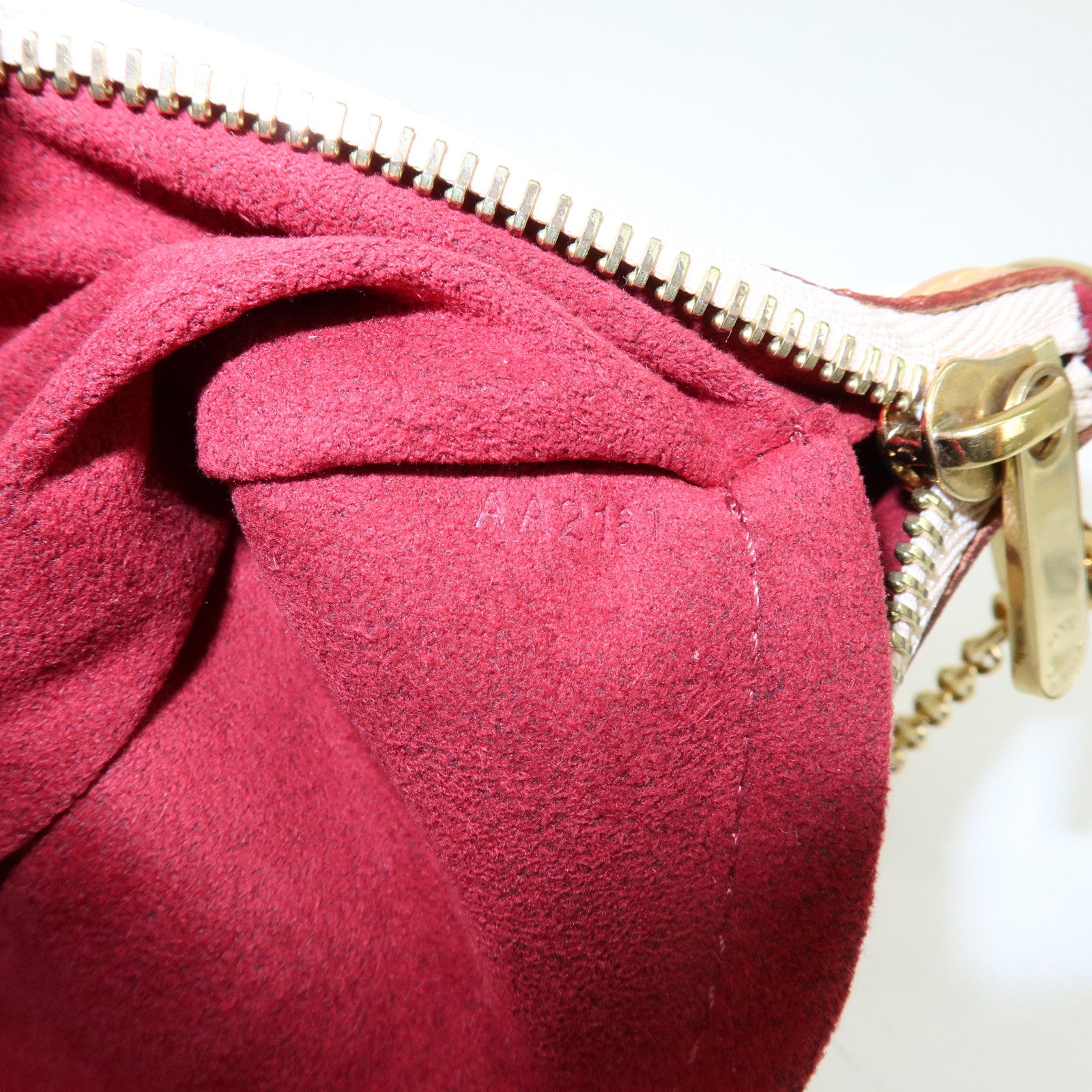 Louis Vuitton Monogram Multicolor Pochette Milla MM Blanc M60096