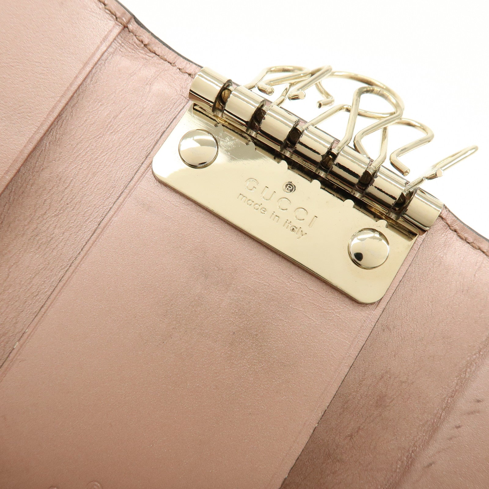 GUCCI Interlocking G Lovely Heart Guccissima Leather KeyCase 322322