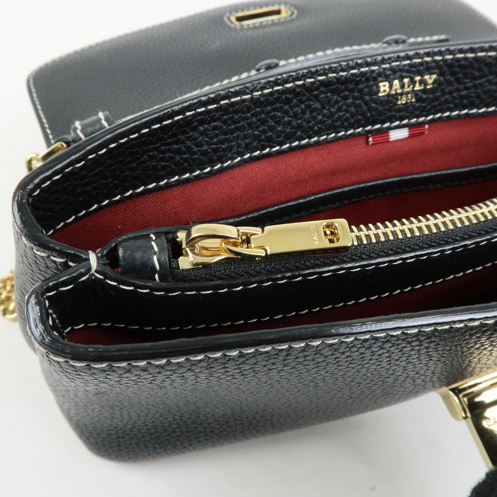 BALLY LEENA 2Way Lock Me Chain Shoulder Crossbody Clutch Bag Black