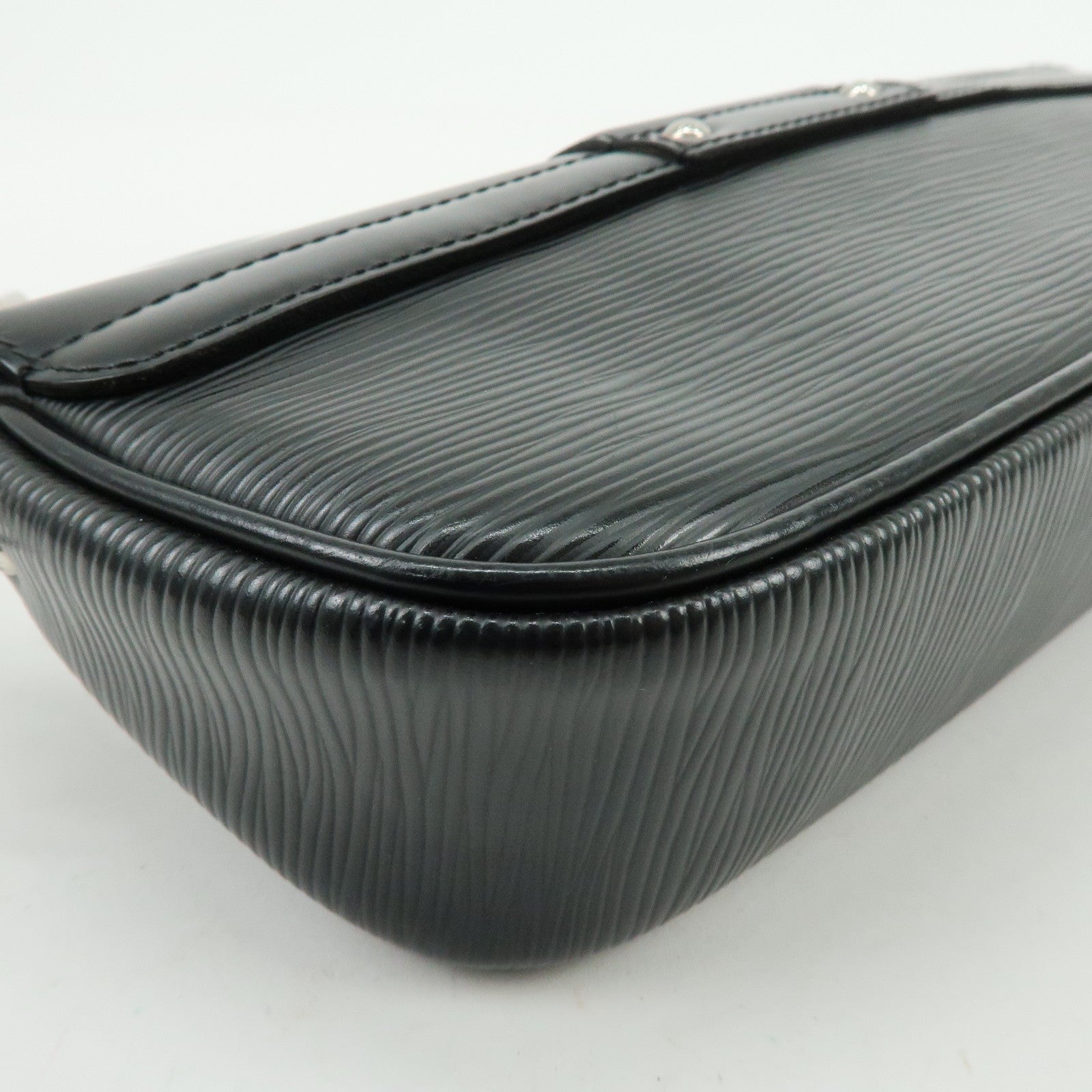Louis Vuitton Epi Pochette Montaigne Shoulder Bag Noir M59292