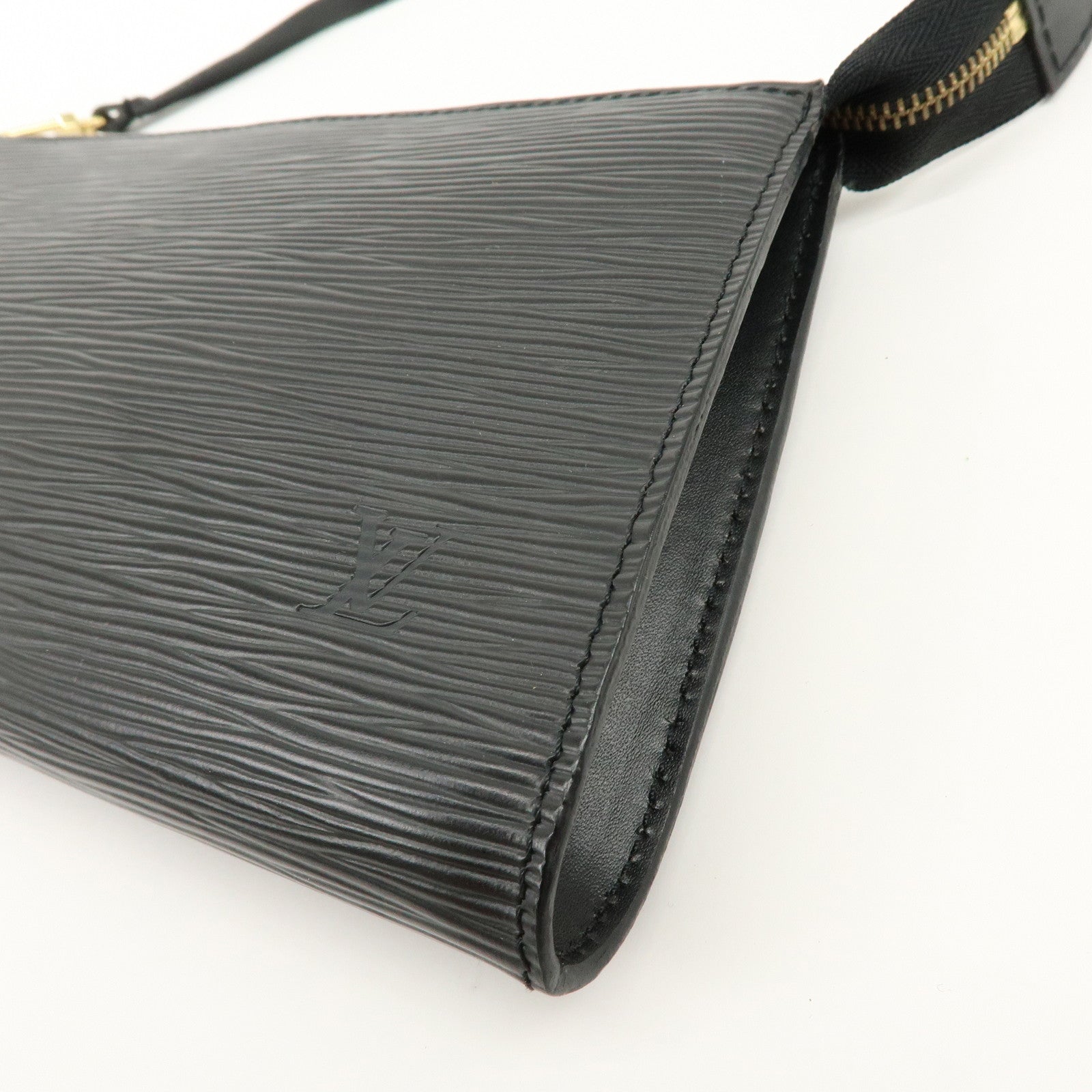Louis Vuitton Epi Pochette Accessoires Clutch Bag Noir M52942