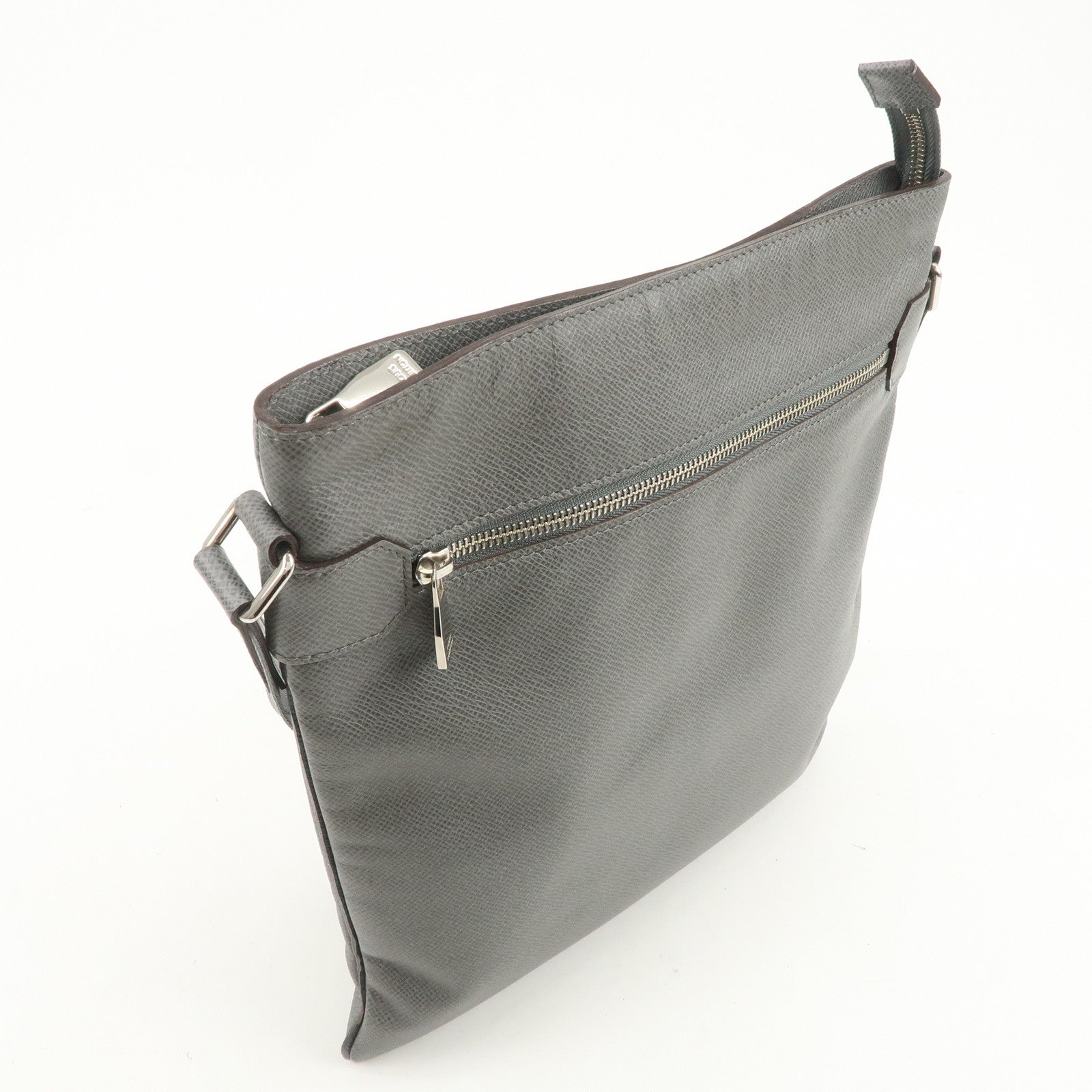 Louis Vuitton Taiga Sasha Shoulder Bag Crossbody Bag Glacier M32630