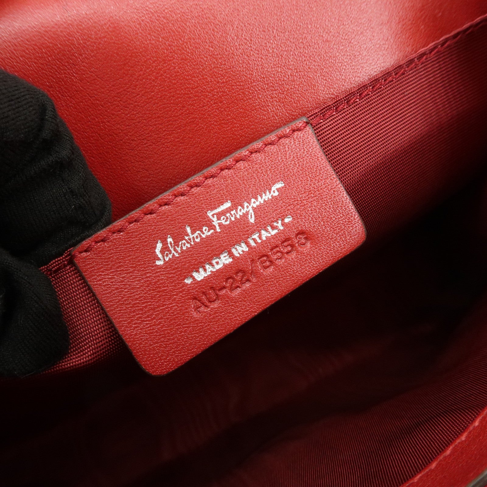 Ferragamo Vara Ribbon Patent Leather Shoulder Bag Crossbody Bag Red
