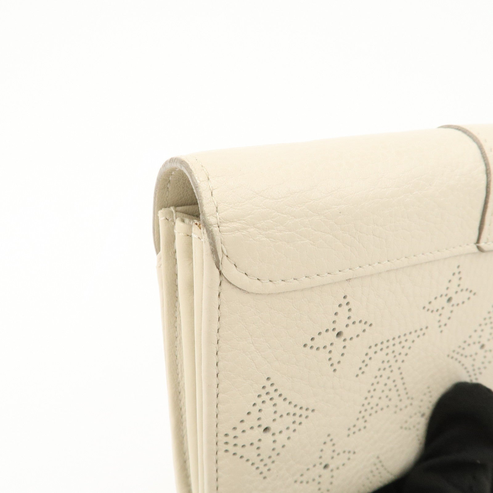 Louis Vuitton Mahina Leather Portefeuille Iris Long Wallet M58159