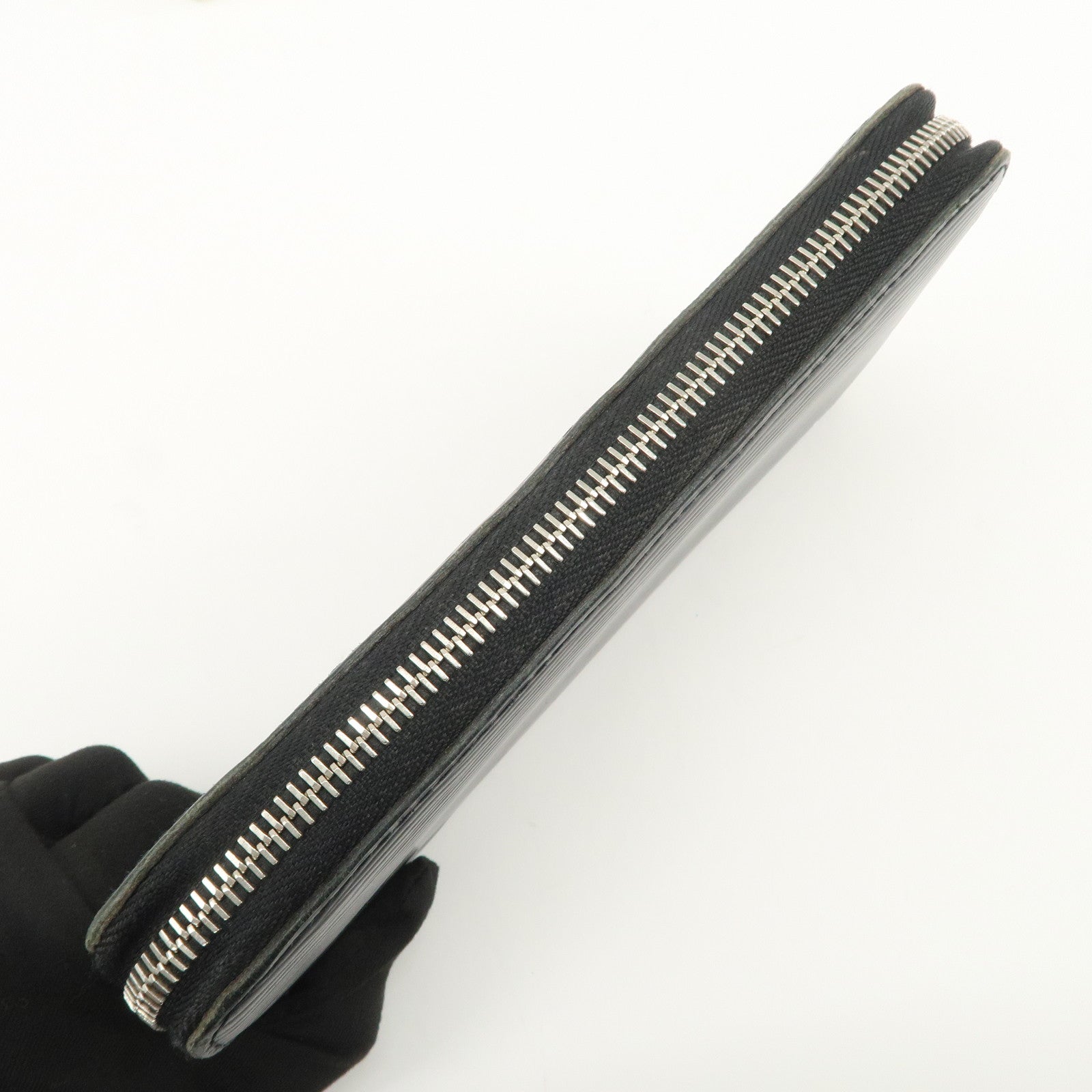 Louis Vuitton Epi leather Round Zippy Long Wallet Noir M60072