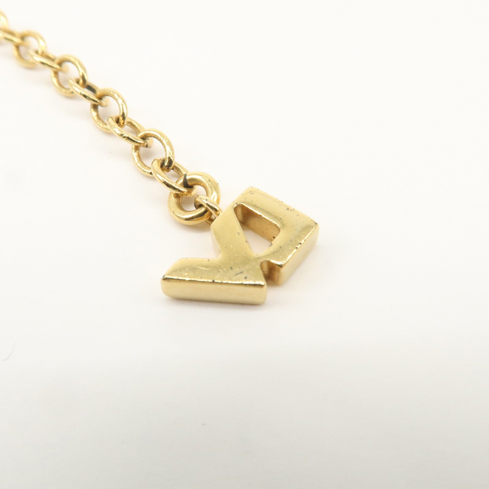 Louis Vuitton Pendentif Love Letters Metal Necklace Gold M75421