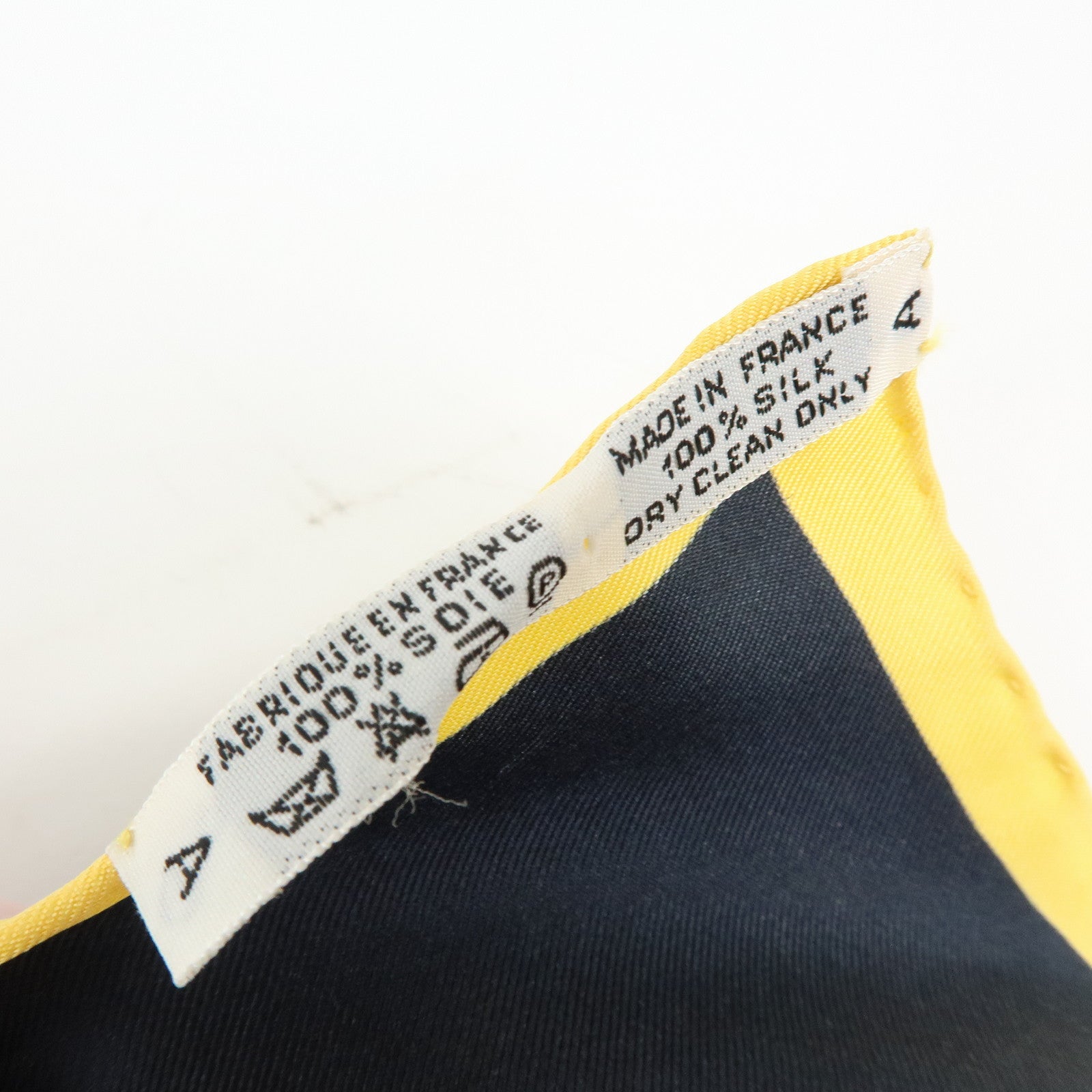 HERMES Carre 90 Silk 100% Les Armes de Paris Scarf Black Yellow Red