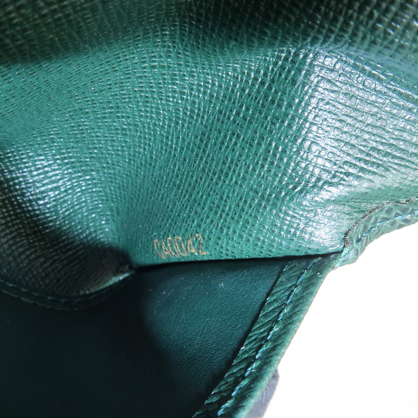 Louis Vuitton Taiga Leather Multicles 6 Key Case Epicea M30534