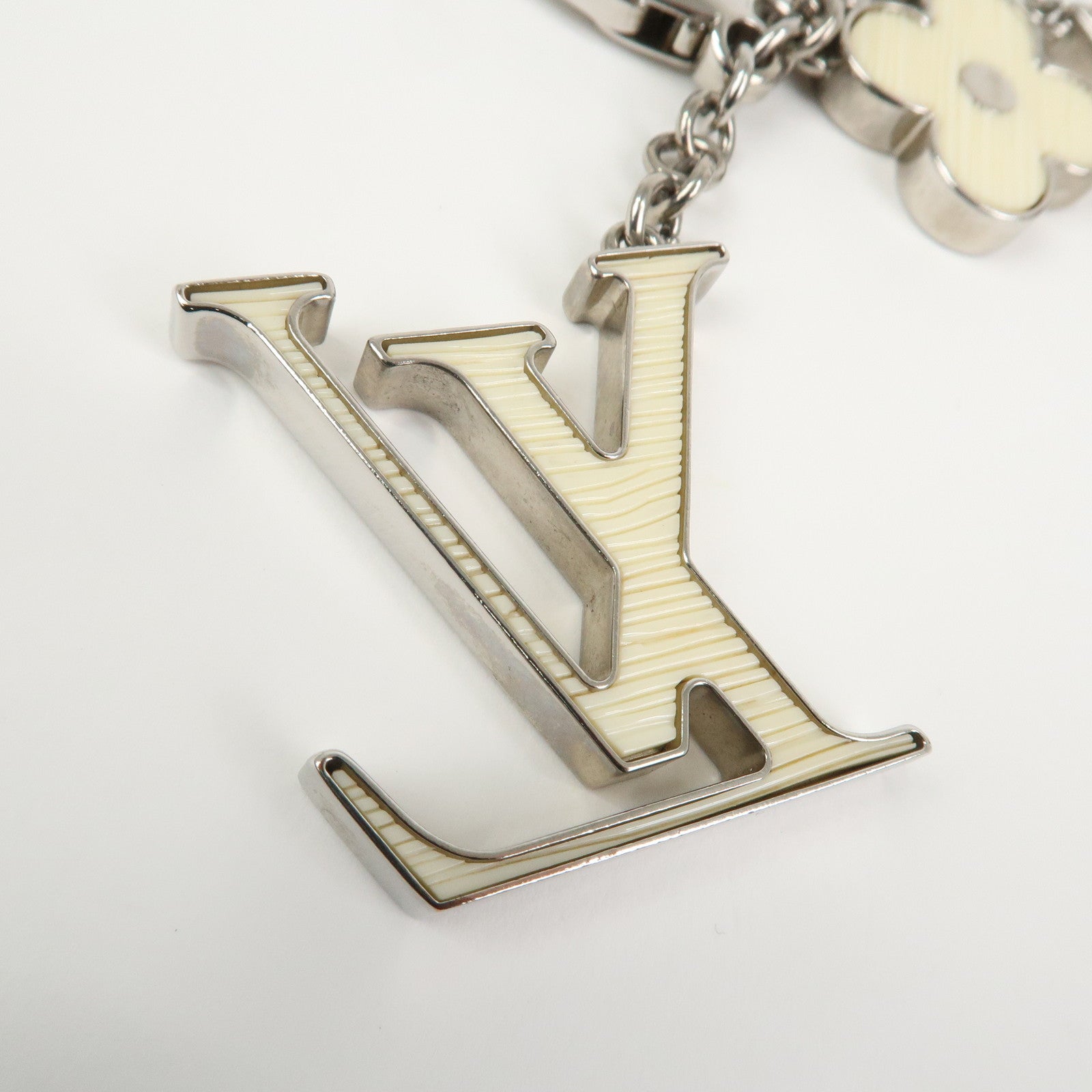 Louis Vuitton Bijoux Sac Fleur de Epi Bag Charm Silver White M65085
