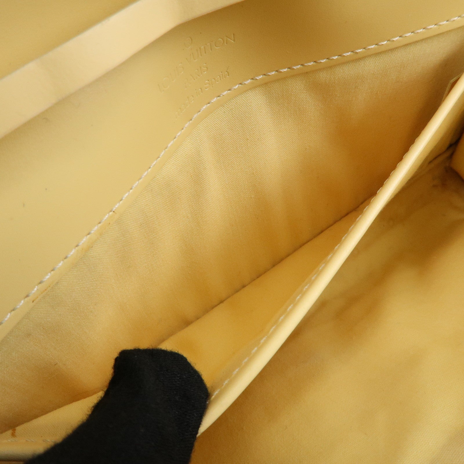 Louis Vuitton Epi Leather Honfleur Shoulder Bag Vanilla M5273A