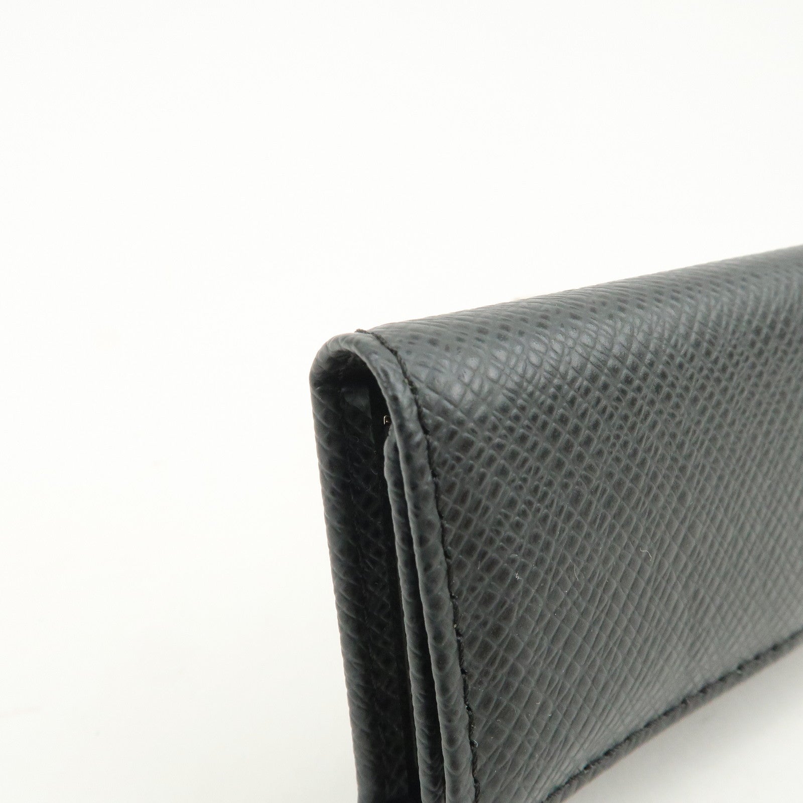 Louis Vuitton Taiga Leather Multiclés 4 Key Case Ardoise M30522