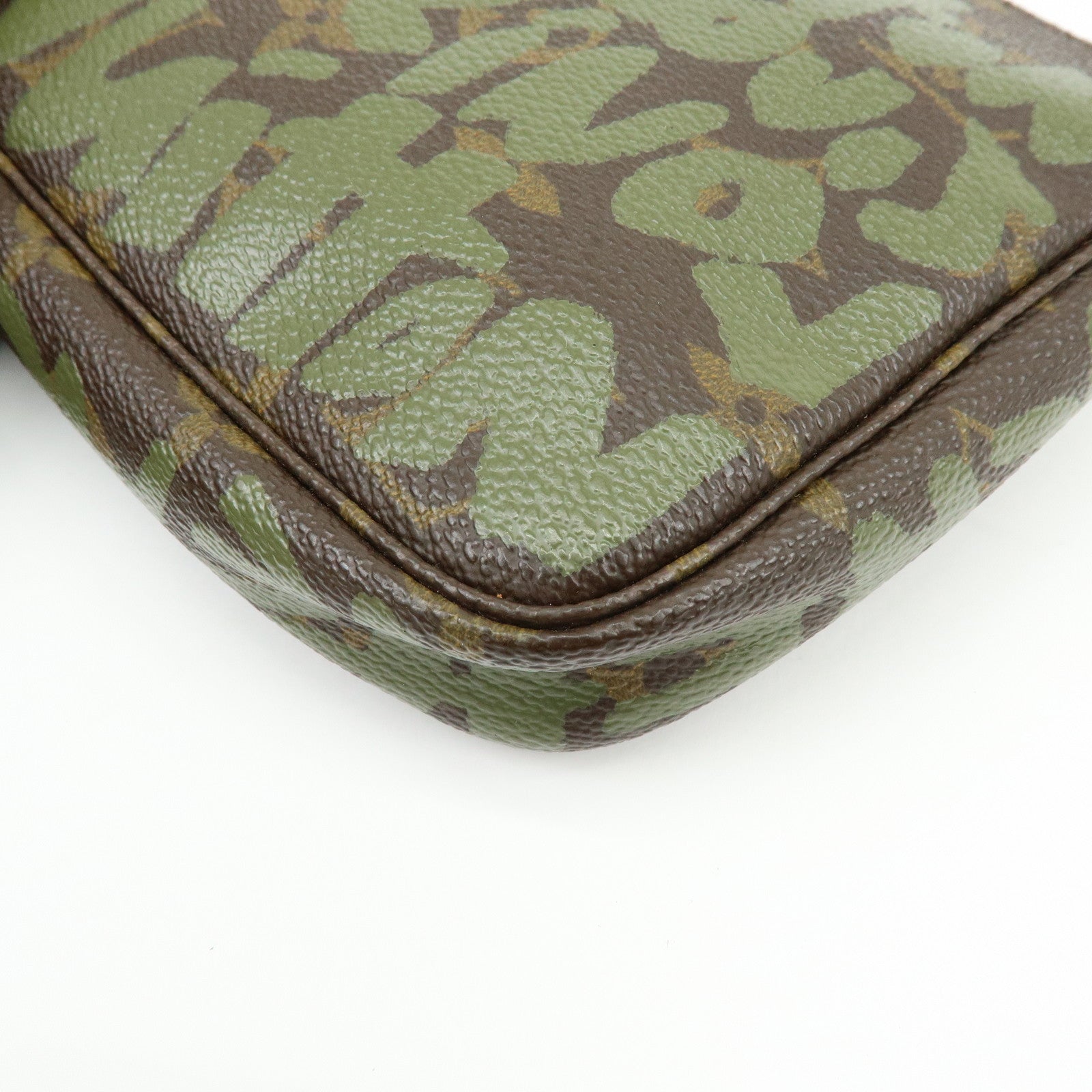 Louis Vuitton Monogram Graffiti Pochette Accessires Hand Bag M92191