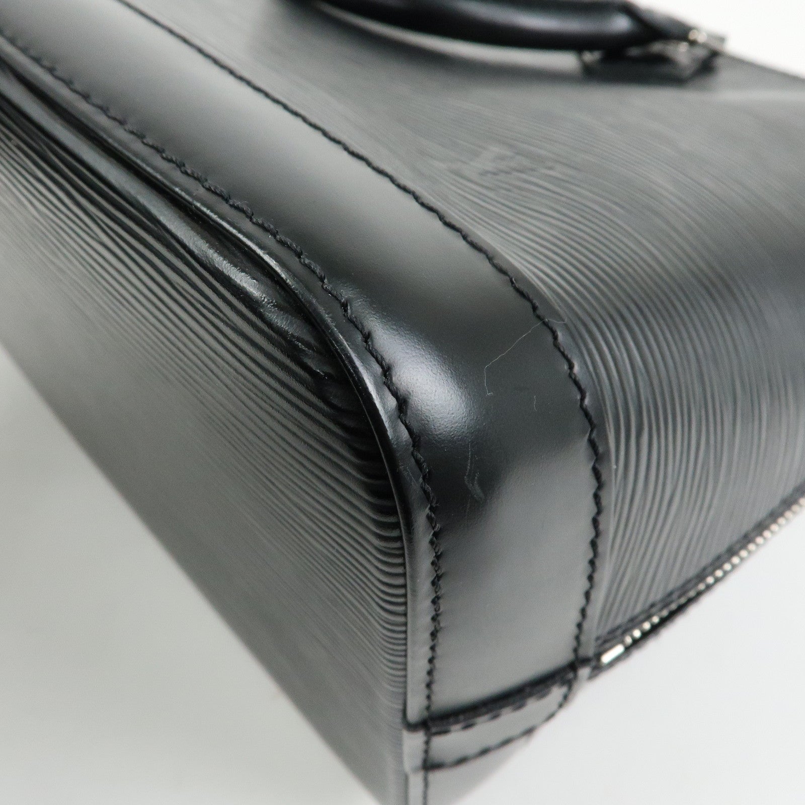 Louis Vuitton Epi Leather Alma PM Hand Bag Noir Black M40302