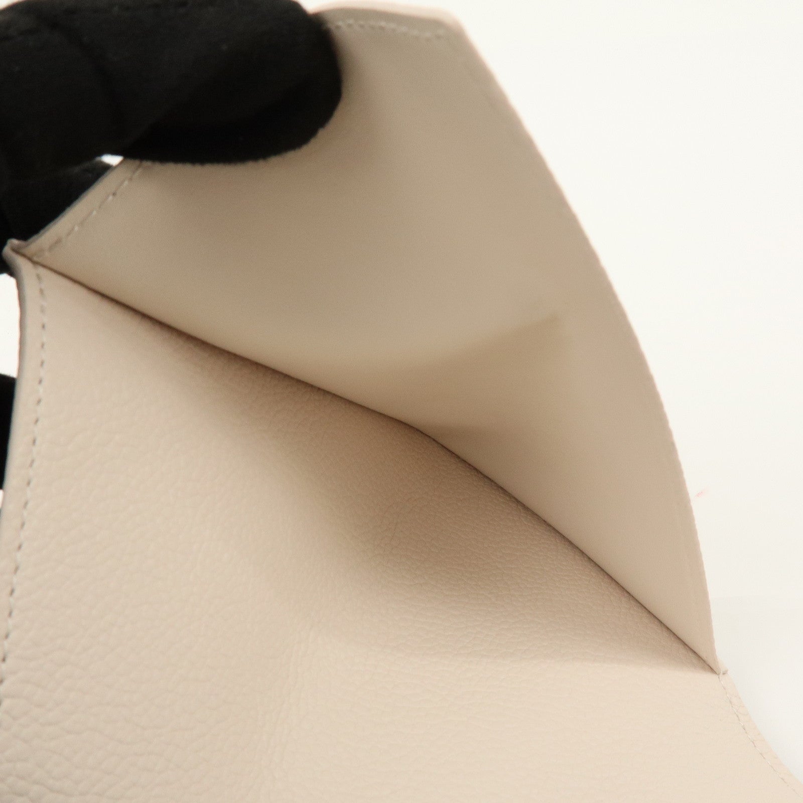 Louis Vuitton Monogram Empreinte Couverture de Passeport NM M25917