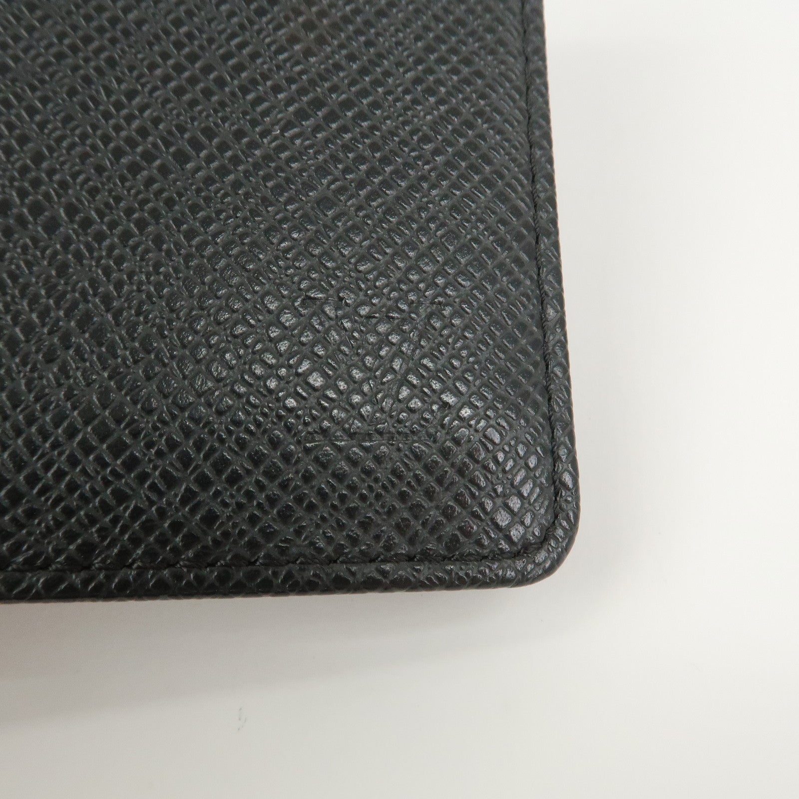 Louis Vuitton Taiga Leather Porte-billet 3 Compact Wallet M30452