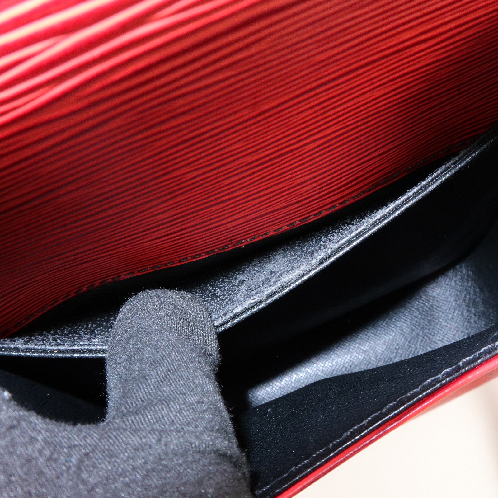 Louis Vuitton Epi Leather Mini Saint Cloud Shoulder Bag Red M52217