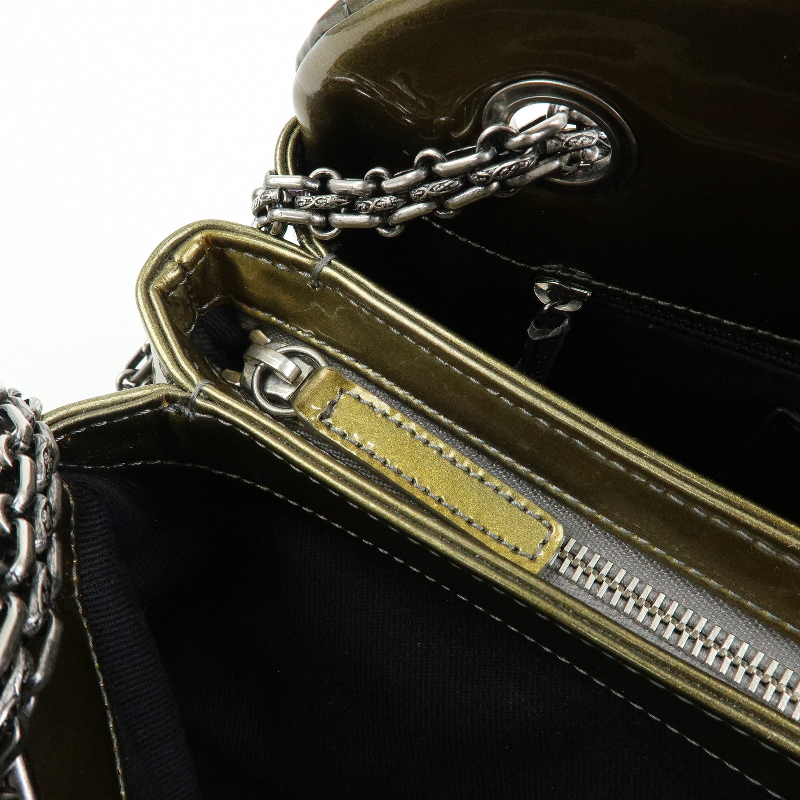 CHANEL Mademoiselle Matelasse Patent Leather Shoulder Bag A50557