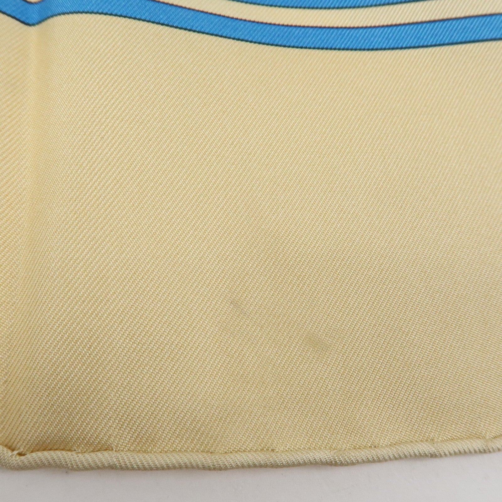 HERMES Carre 90 Silk 100% Scarf OMBRELLES ET PARAPLUIES Beige