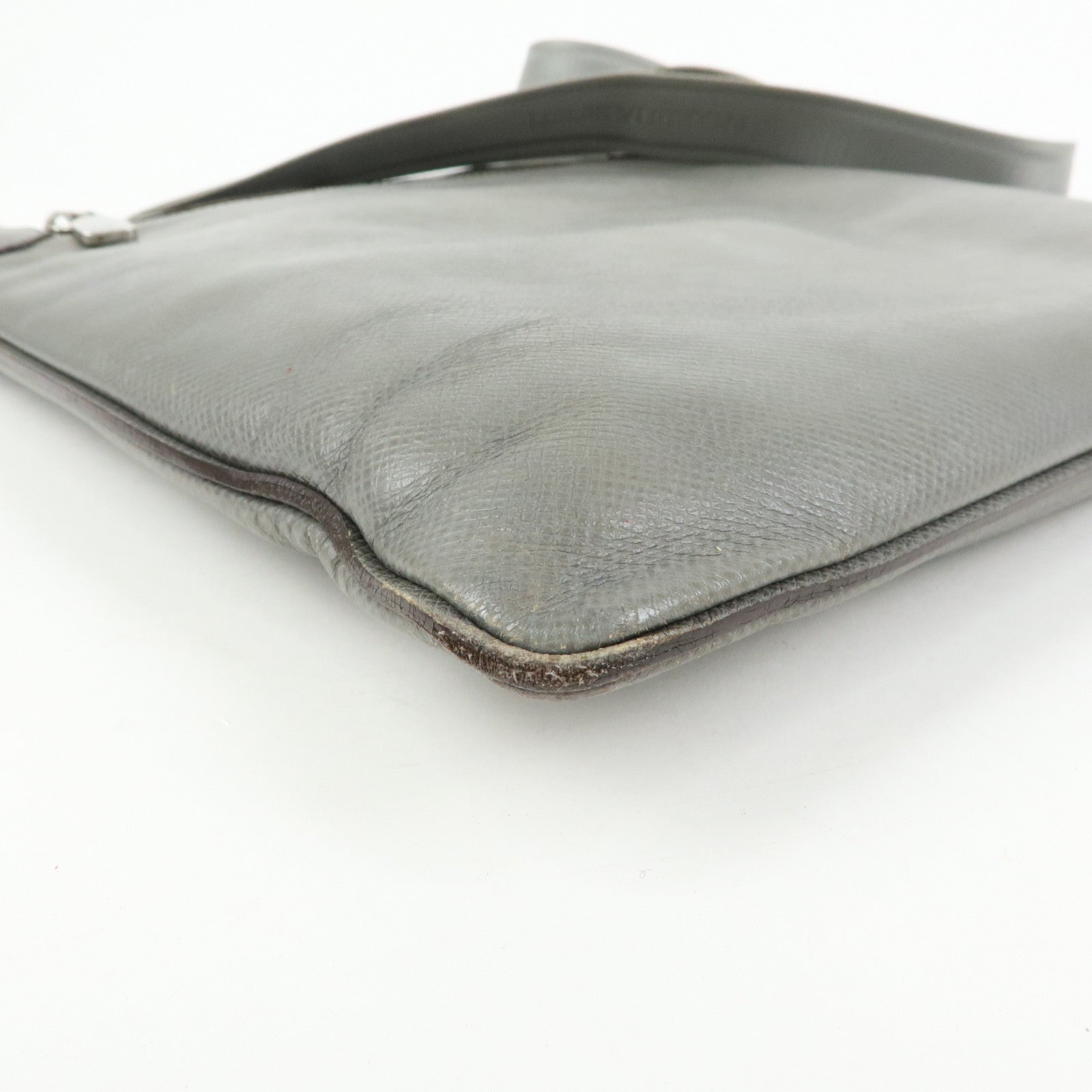 Louis Vuitton Taiga Sasha Shoulder Bag Crossbody Bag Glacier M32630