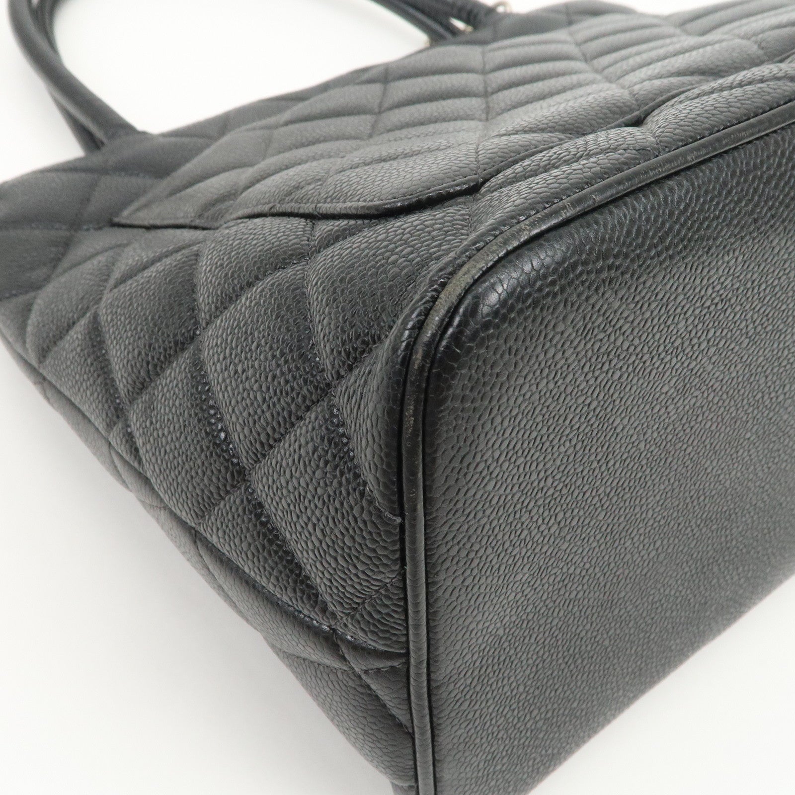 CHANEL Matelasse Caviarskin Medallion Tote Bag Hand Bag A01804