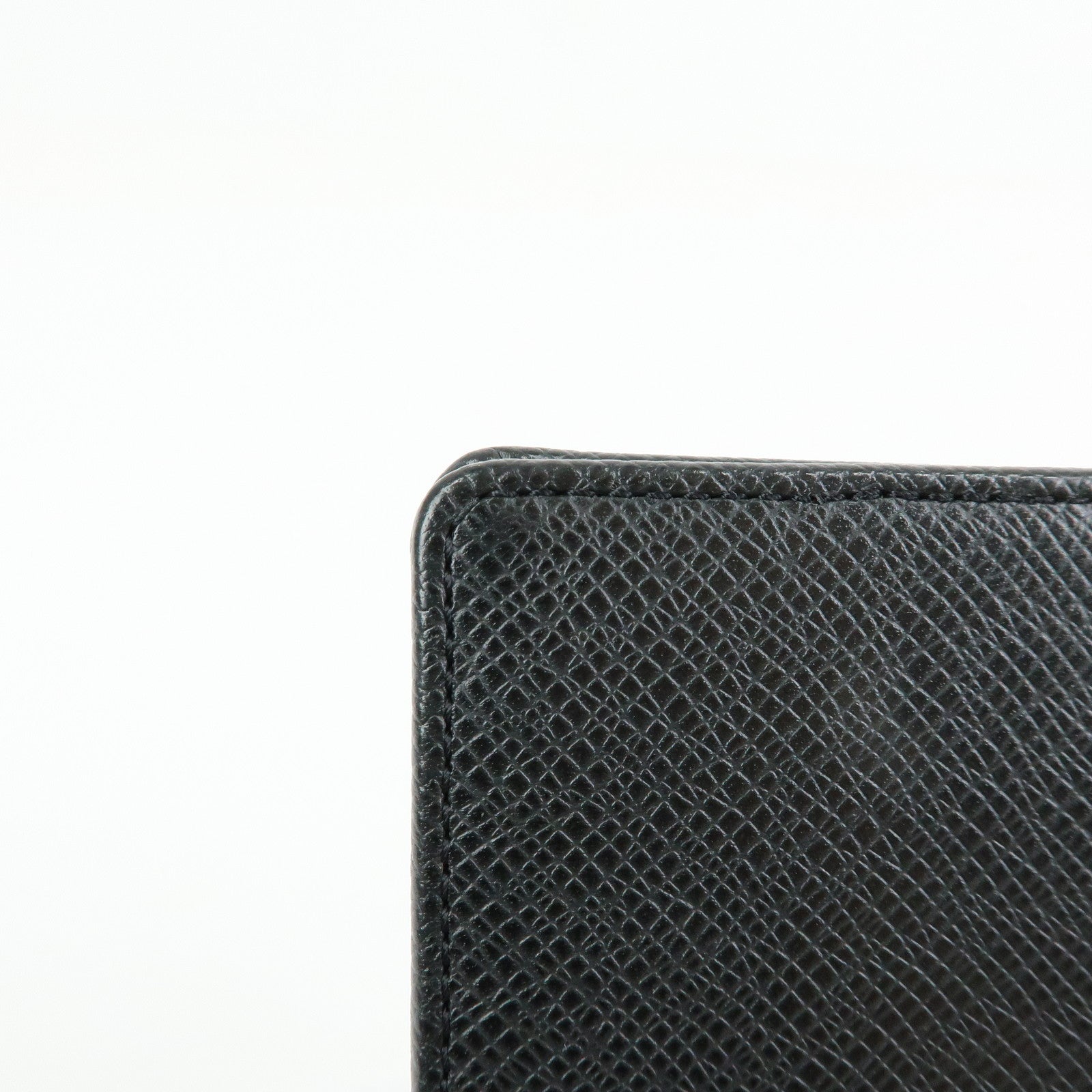 Louis Vuitton Taiga Portefeuille Brazza Bi-fold Long Wallet M30501