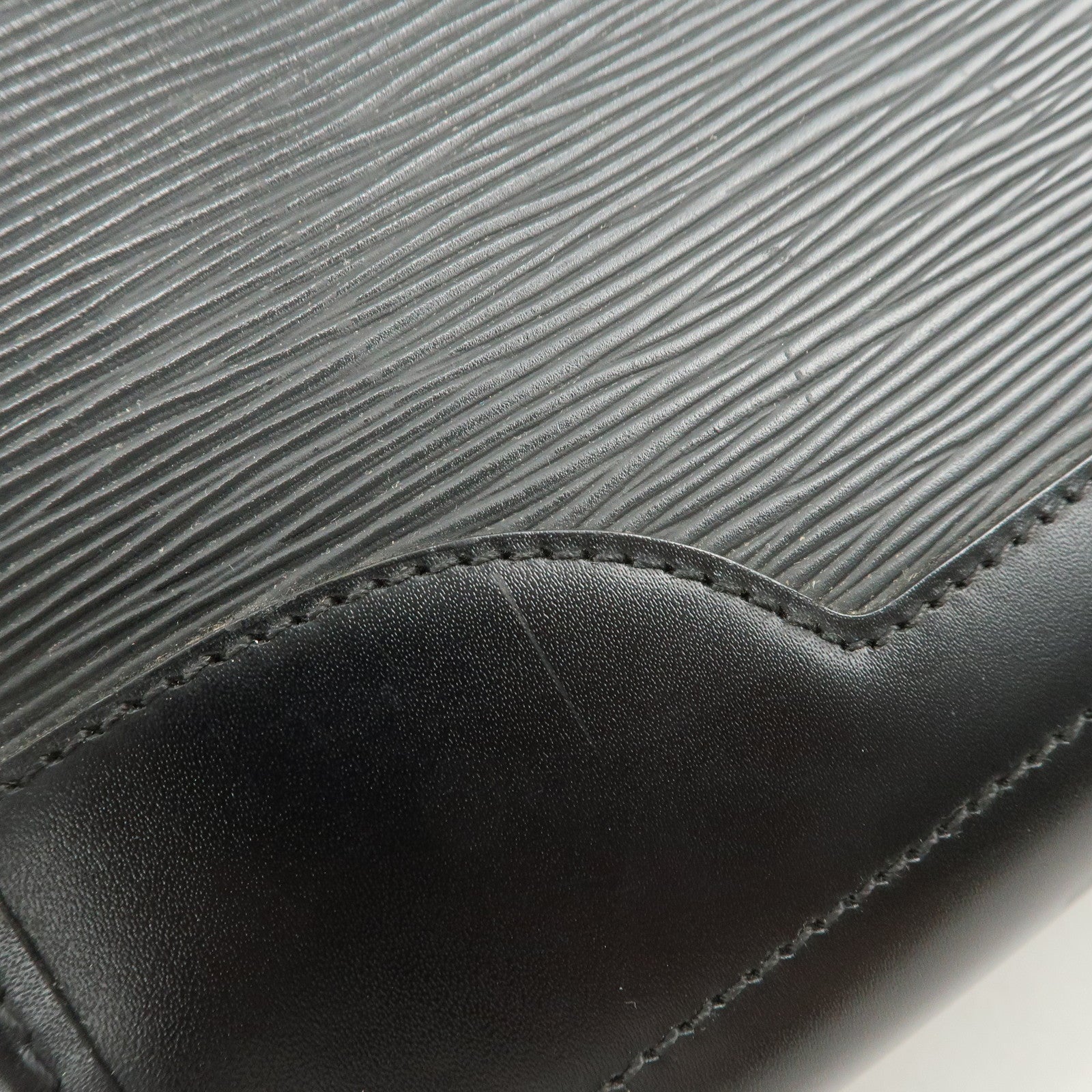 Louis Vuitton Epi Leather Madeleine PM Hand Bag Noir Black M59332