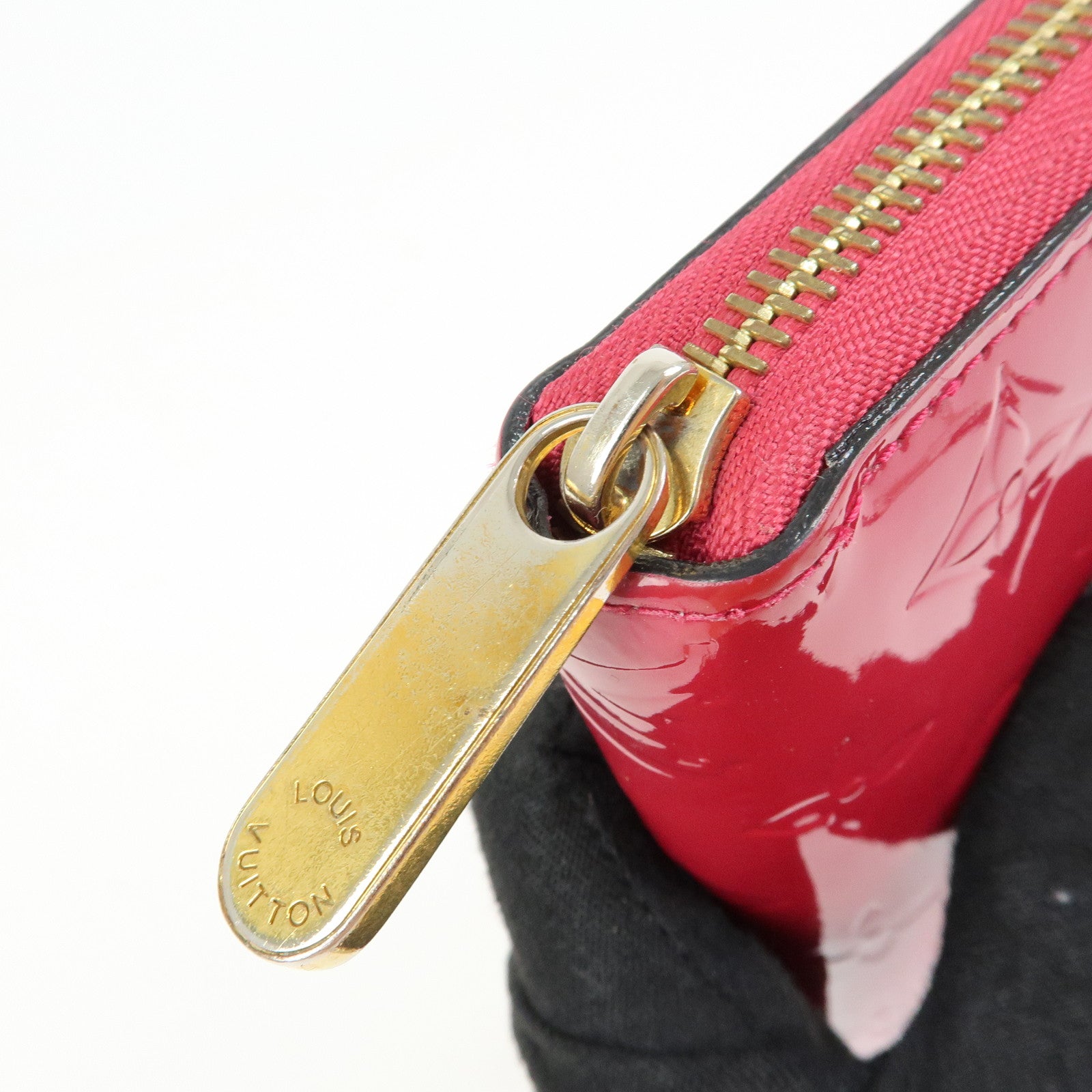 Louis Vuitton Monogram Vernis Round Zippy Wallet Rose Indien M91597